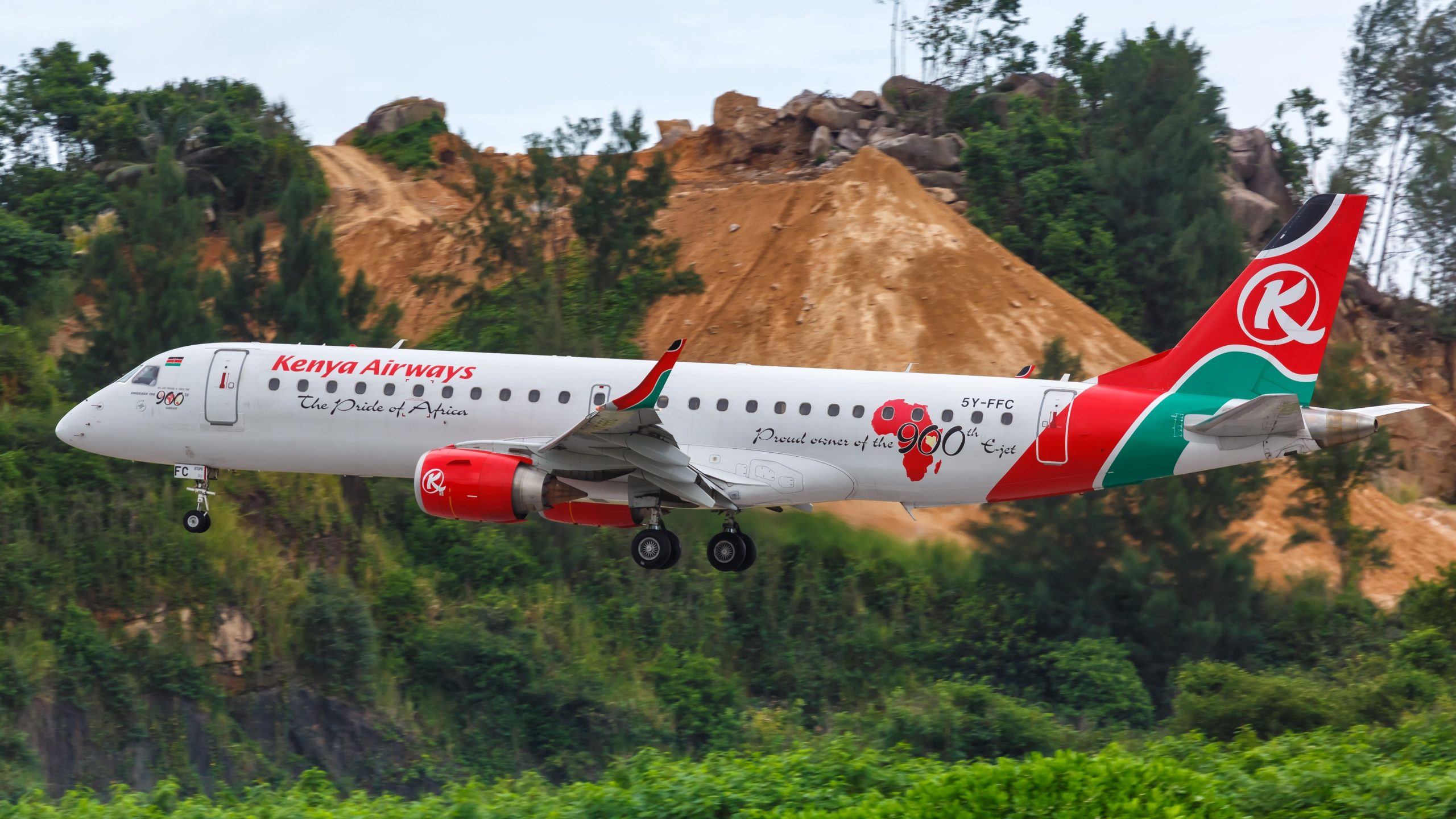 ケニア航空は、軍事監護権からの乗組員の釈放が保留されているキンシャサへのフライトを一時停止します