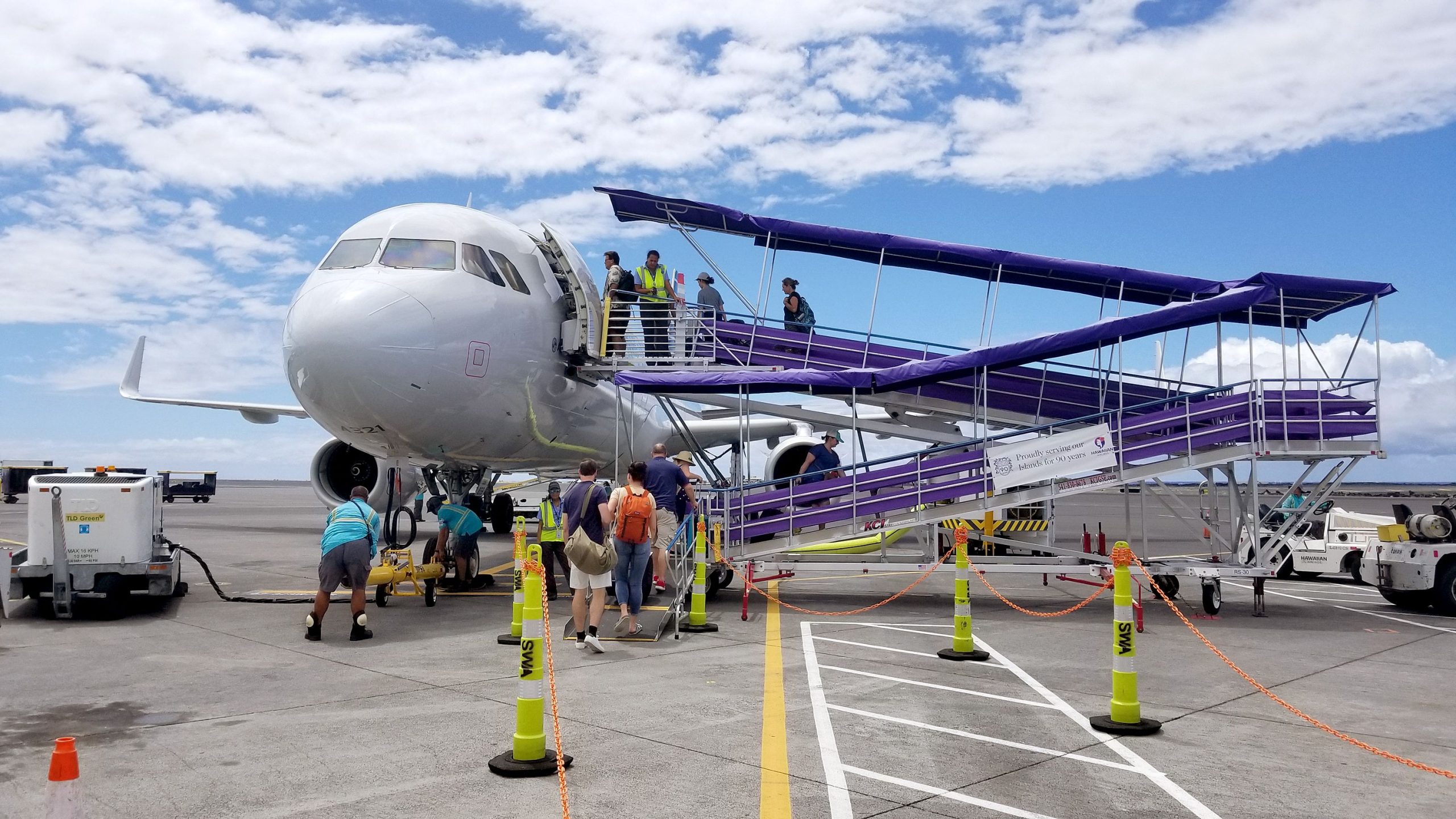 ハワイドットは、滑走路の亀裂が見つかった後、コナ空港を閉じます