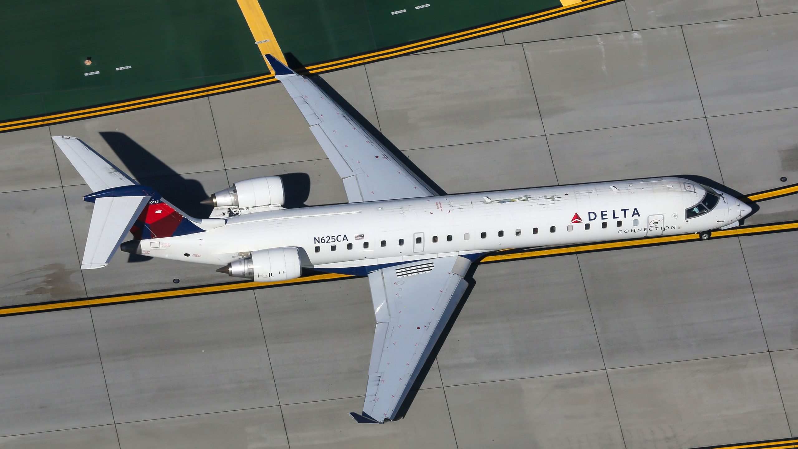 ギアの問題は、Delta Connection Bombardier Crj550をミネアポリスに戻すように促します。ポール