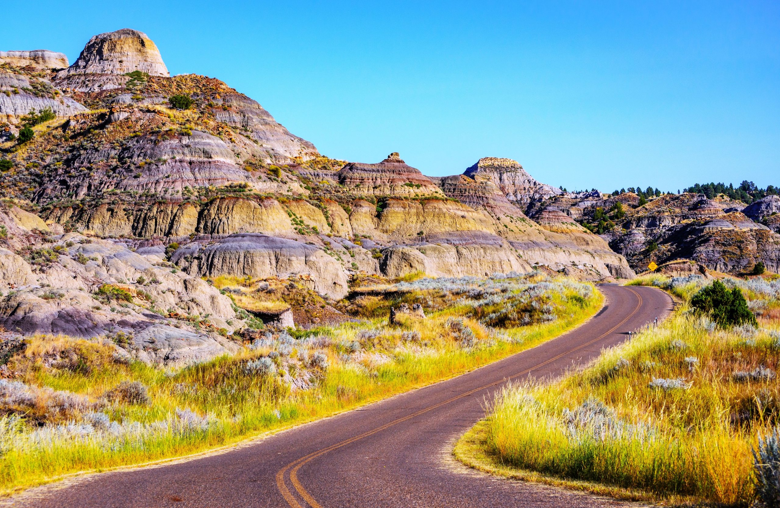 モンタナ最大の州立公園は、最も過小評価されているダコタバッドランズのように見えるものです
