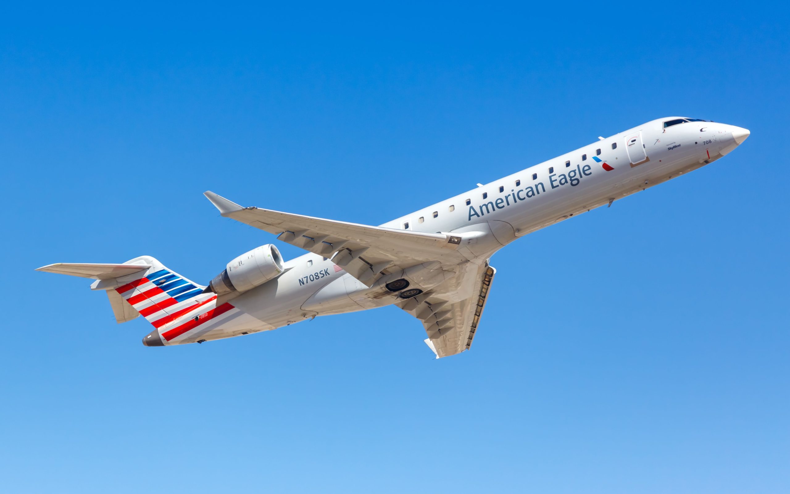 アメリカン航空の地域ジェットは、ワシントンへの最終降下中に緊急事態を宣言します