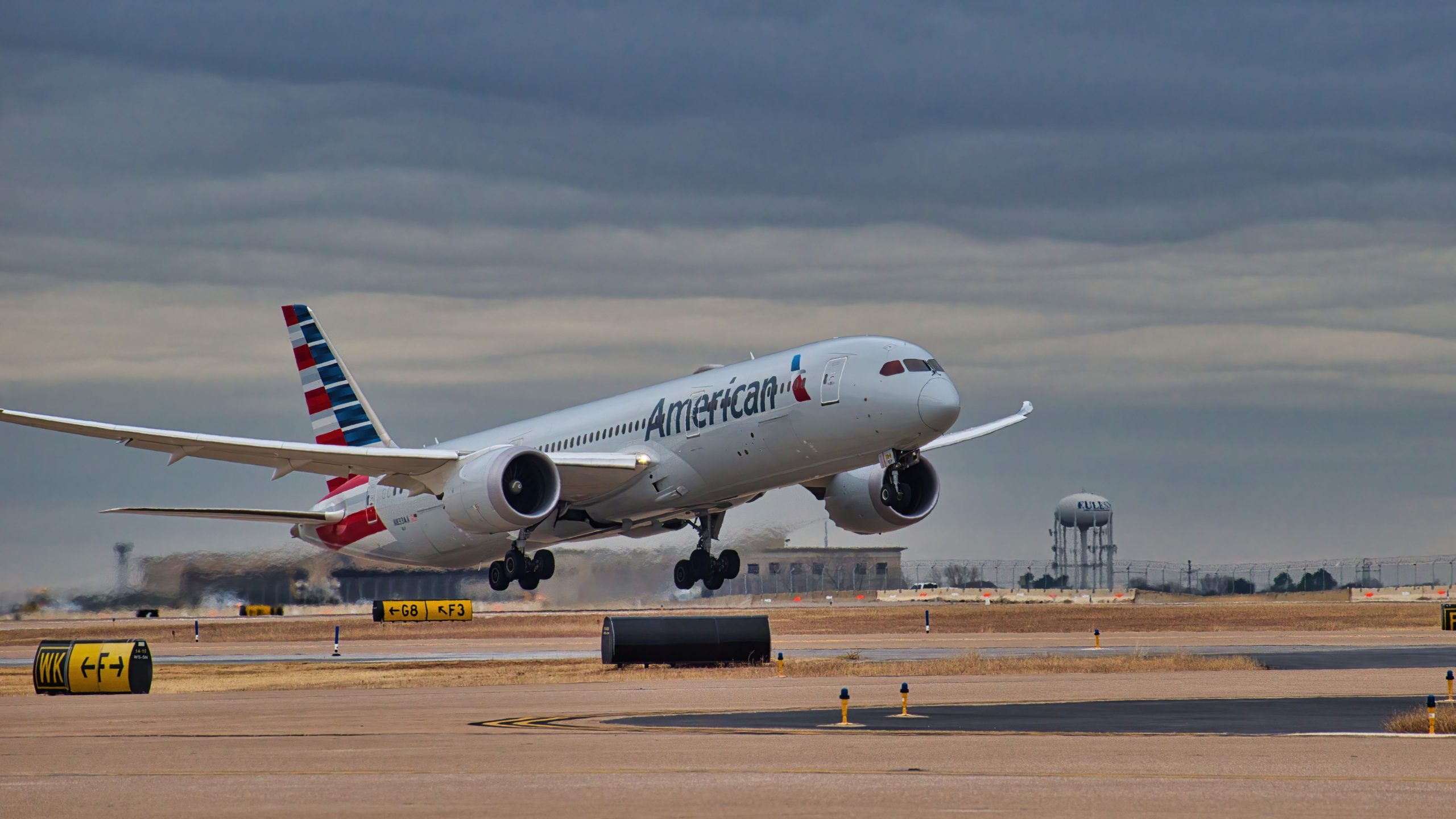 FAAは、パイロットシートの問題に関する複数のレポートに続いて、ボーイング787の新しい指令を発行します