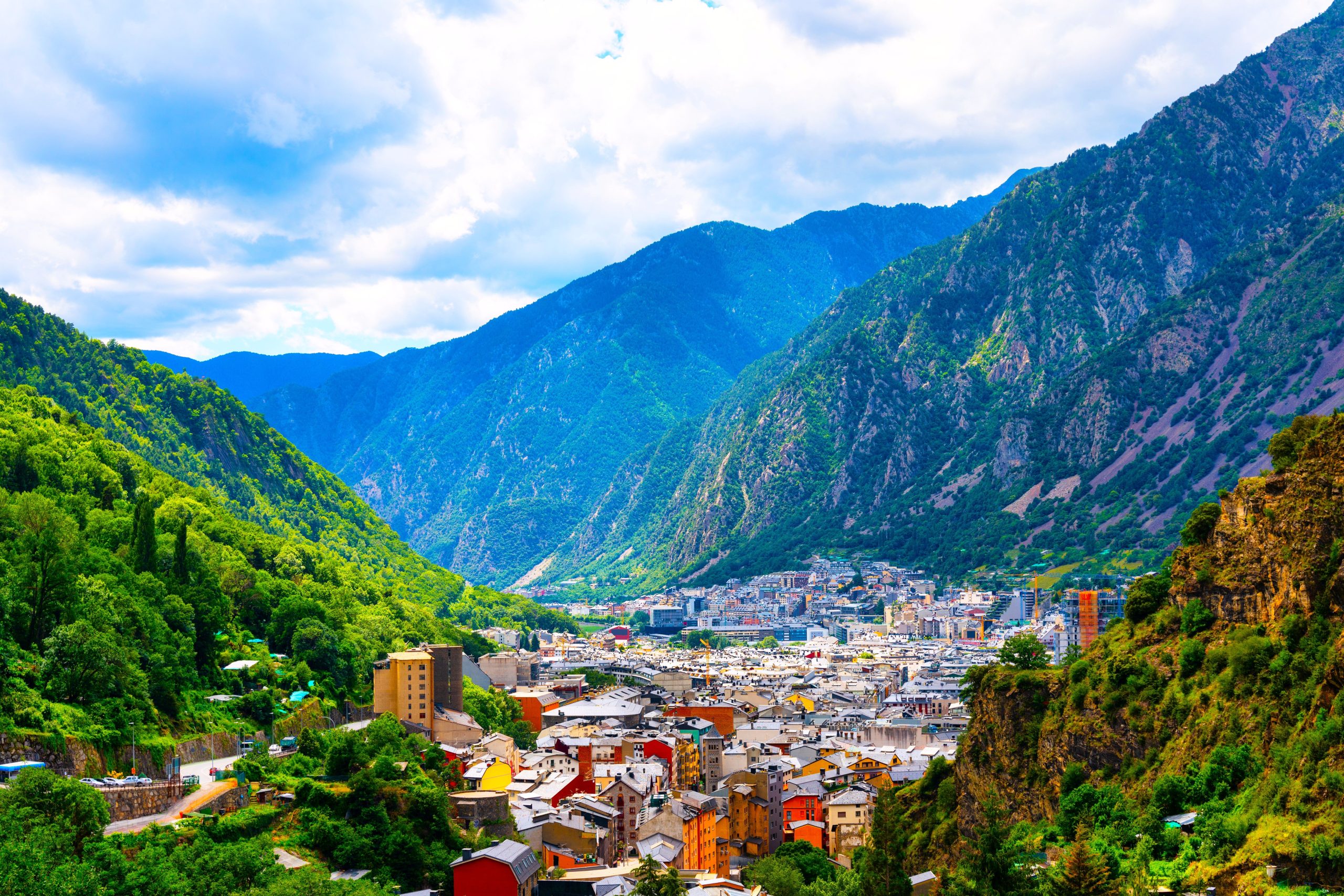 ヨーロッパで最も高い首都は電車や飛行機でアクセスできません