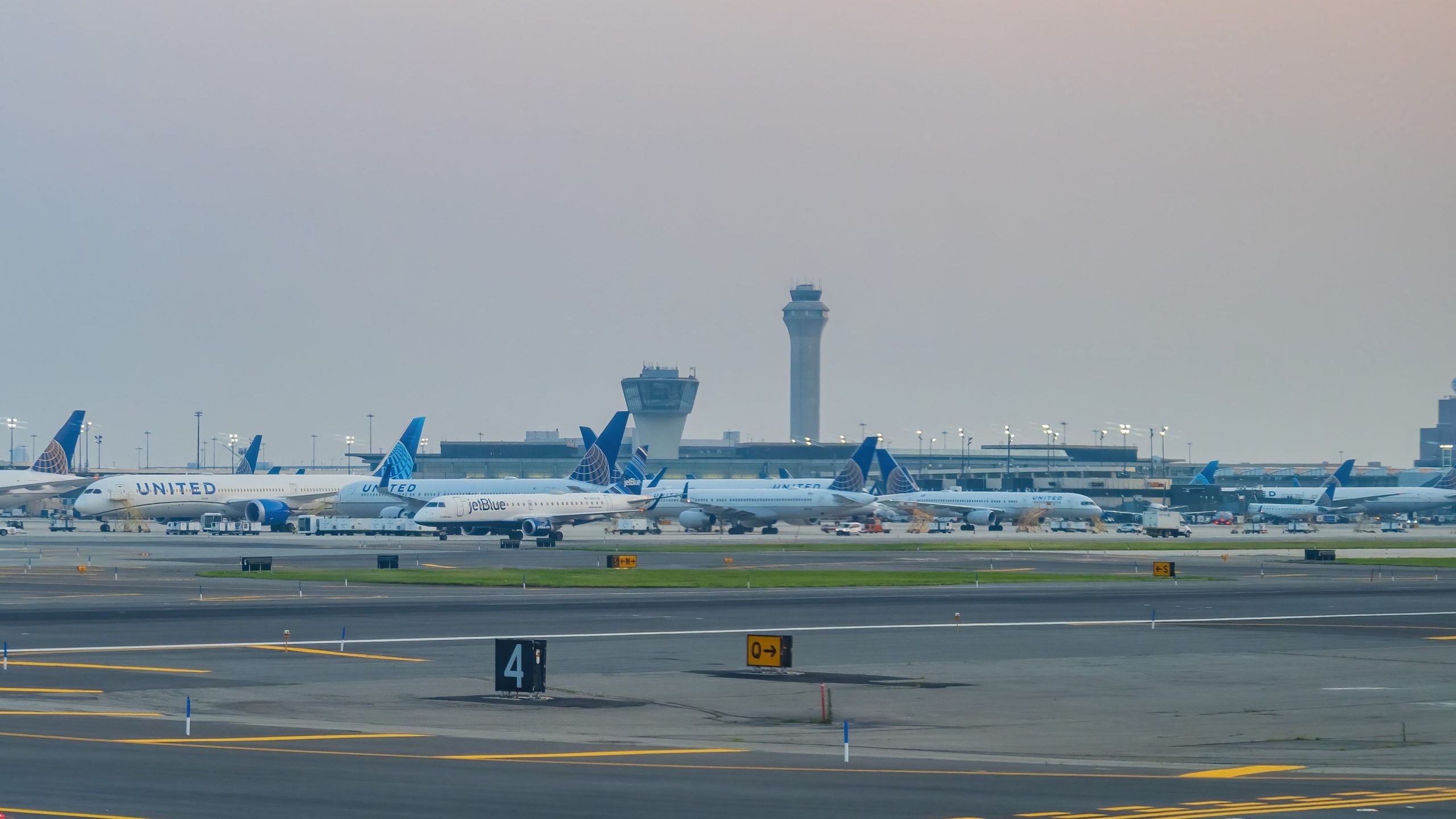 「FAA機器の停止」のために、ニューアークリバティ国際空港でのフライトがうなり声を上げました