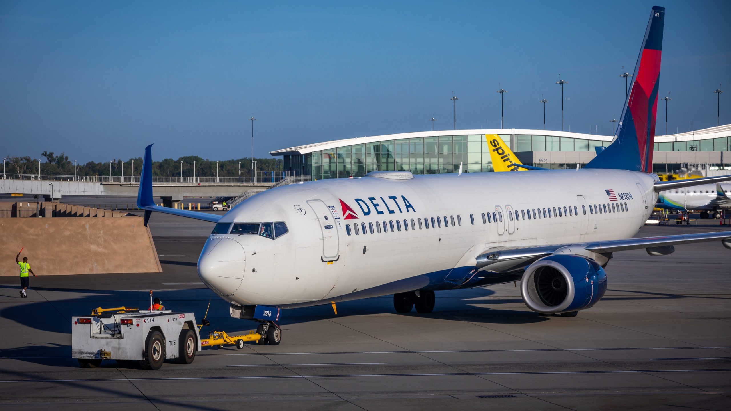 サクラメント空港の近くで妨害されたAT＆Tインターネットワイヤは、南西部とデルタの遅延を引き起こします