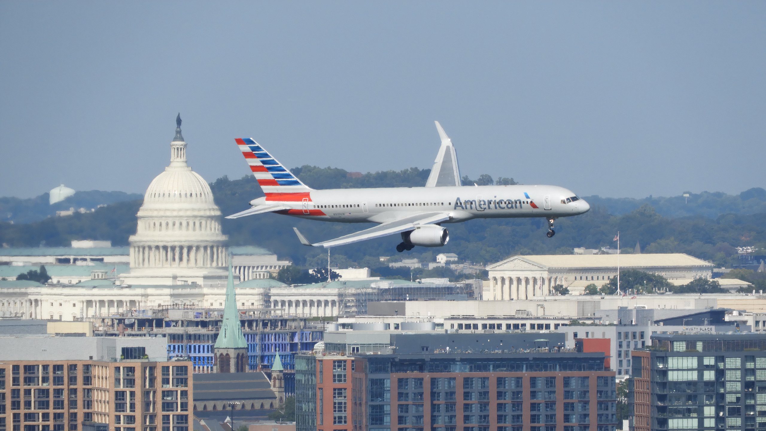 FAAレーガン国立空港でのATCスーパーバイザースタッフィングを増やすための措置を講じる