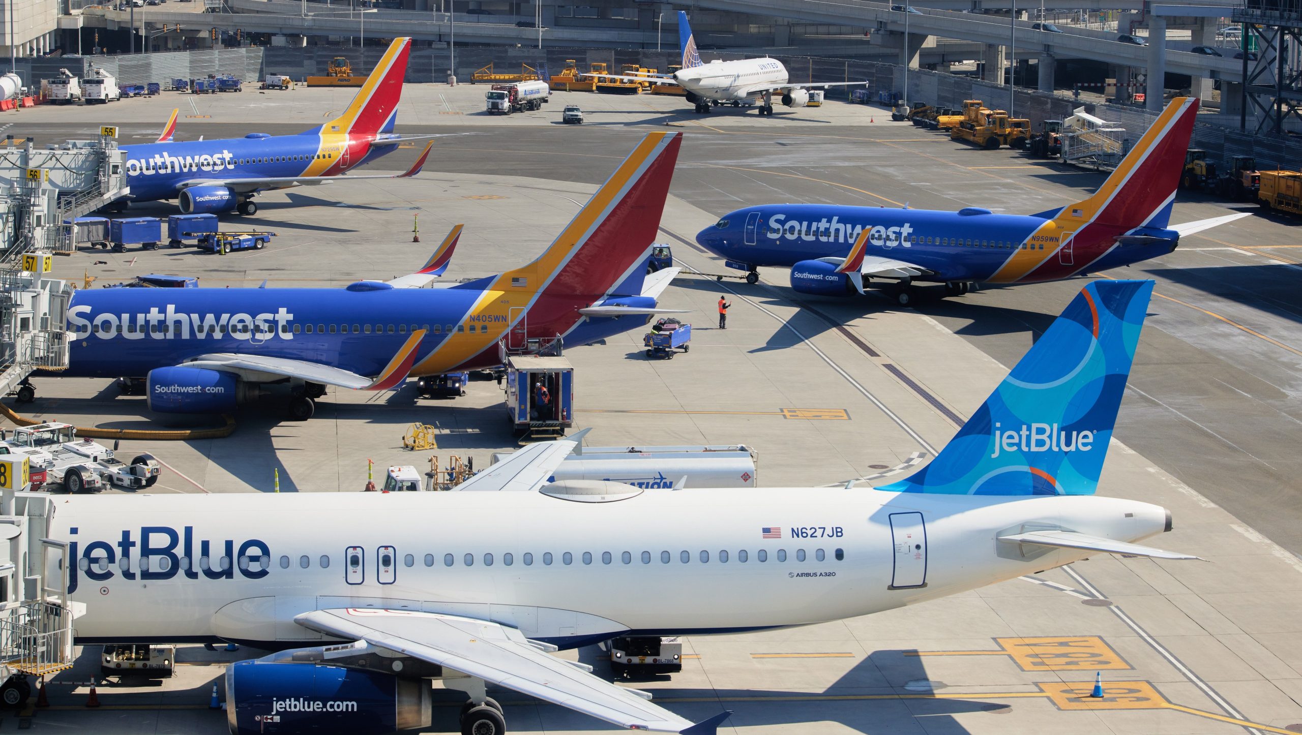 730以上のキャンセル：悪天候がニューヨーク＆ワシントンDC空港で地面停留所を促します