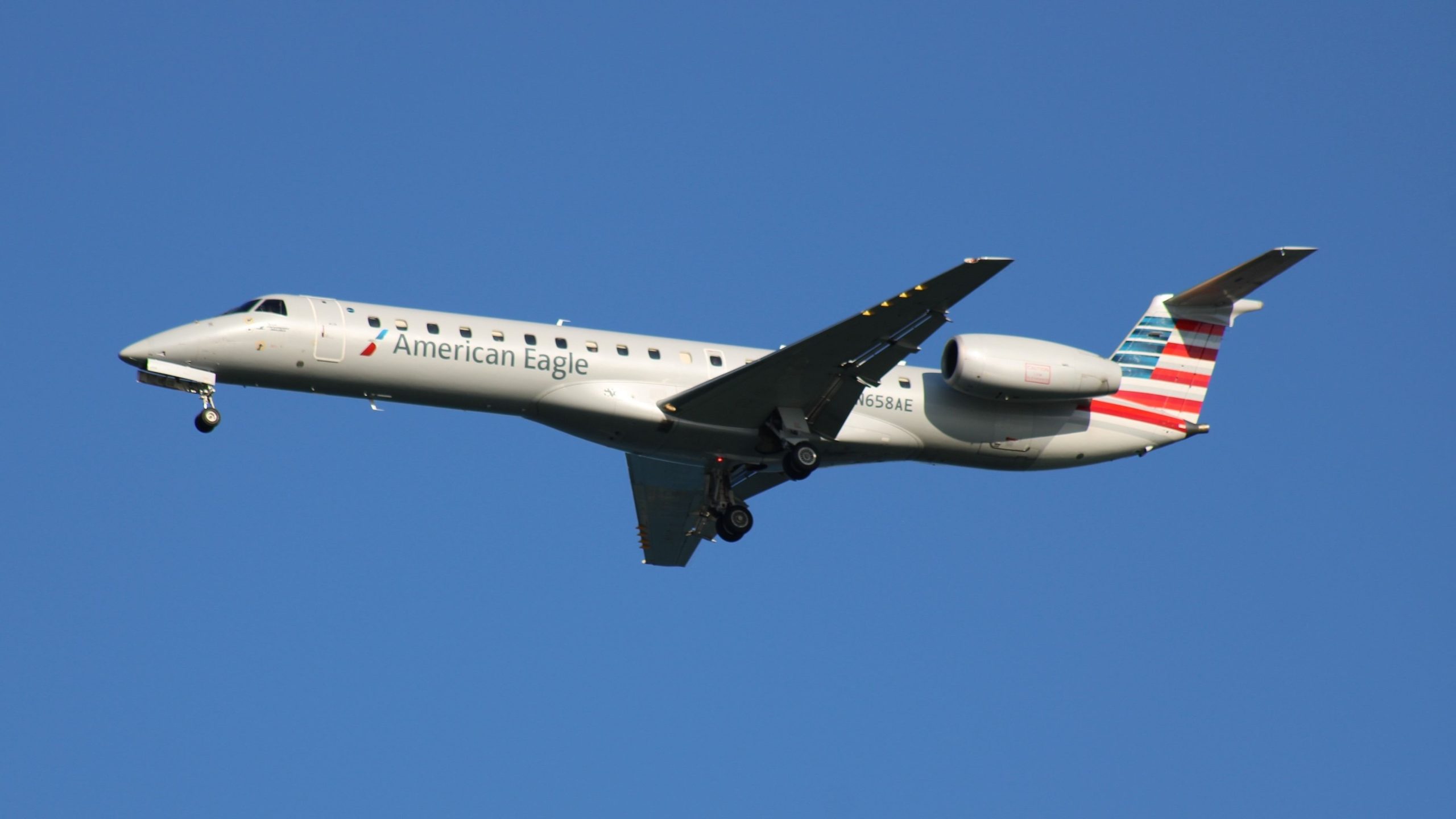 アメリカンイーグルERJ145は、エンジンの故障後にフィラデルフィアに戻ります