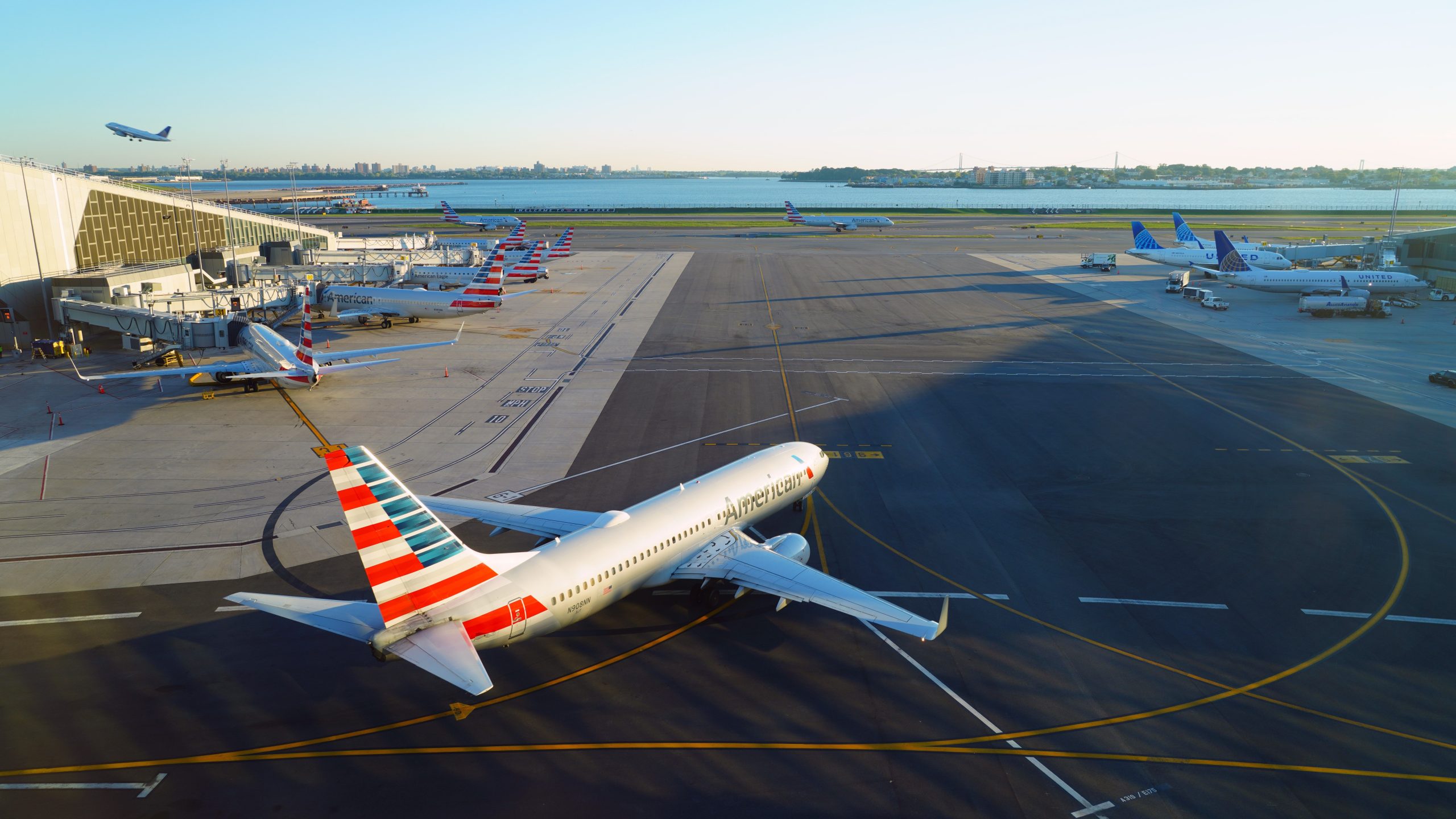Laguardia Airport TSAは、旅行者のバッグで不活性手ren弾を発見します