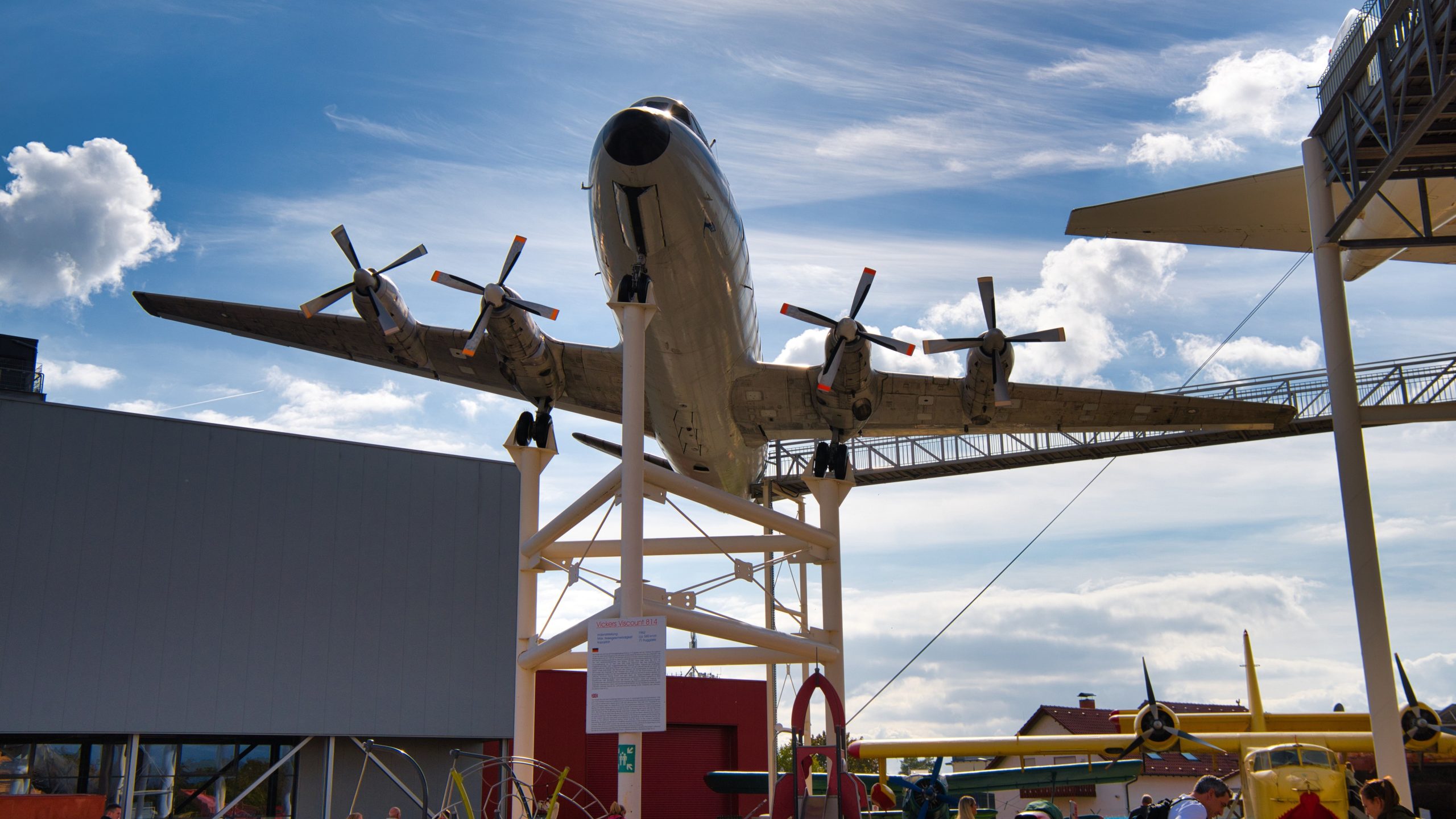 歴史：米国のキャリアキャピタル航空会社のビッカーズ子爵との問題のある関係を調べる