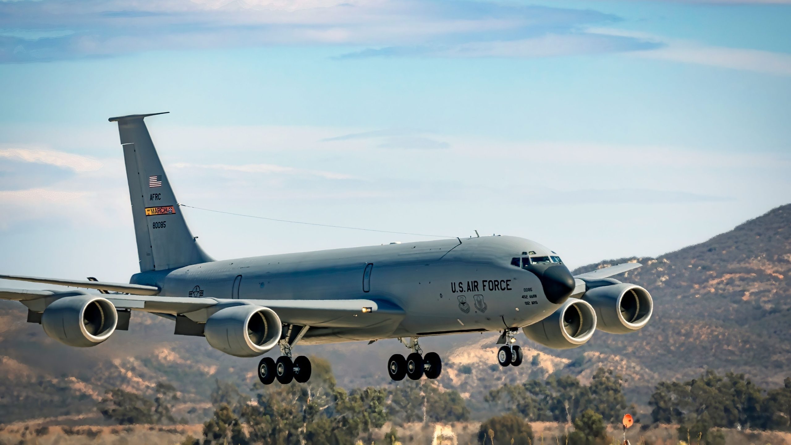 米空軍の重量は、次世代タンカーを支持してKC-135 Stratotankerの交換をキャンセルします