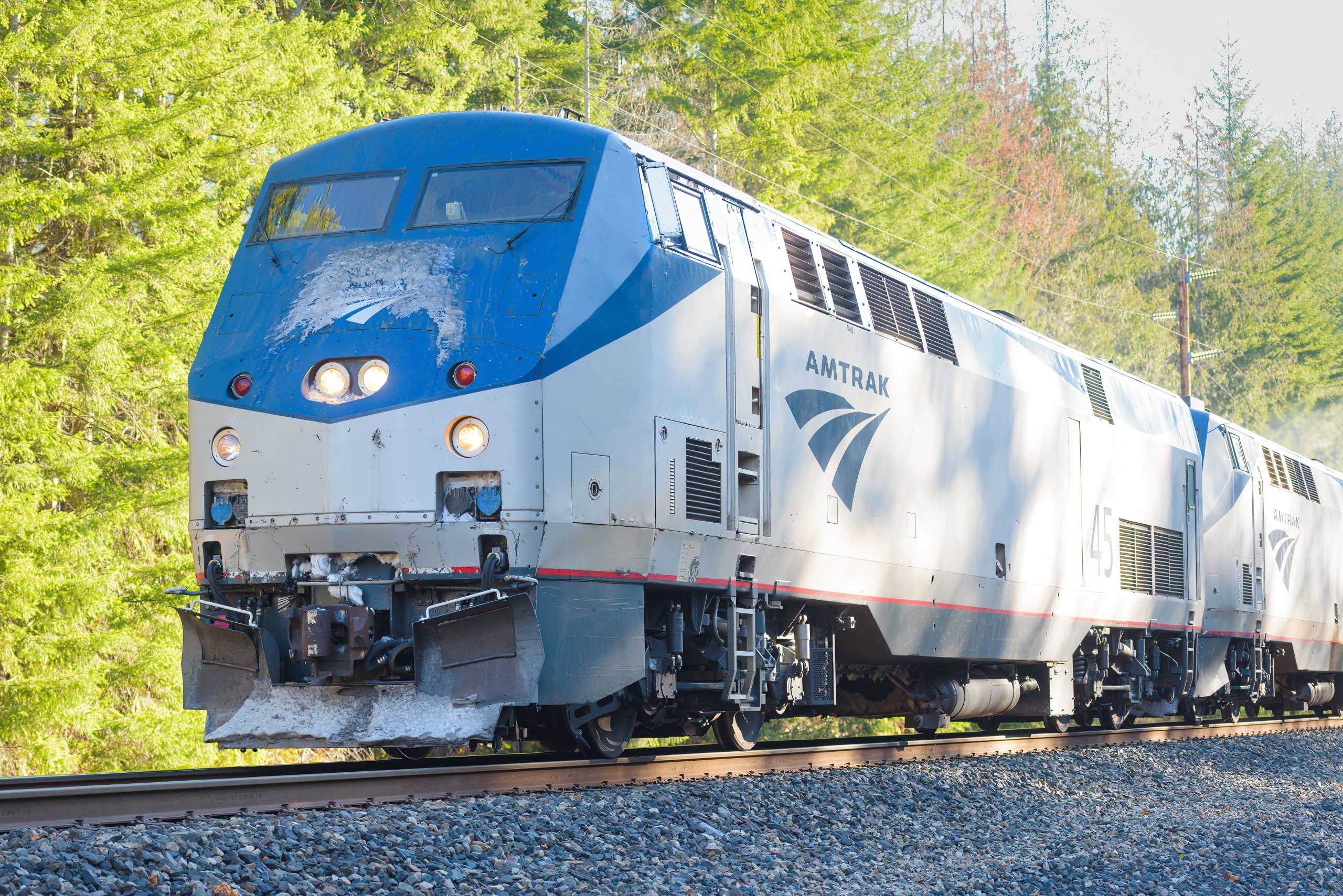 連邦政府の報告が西部でアムトラックサービスを復元することを推奨した後、州は喜ぶ