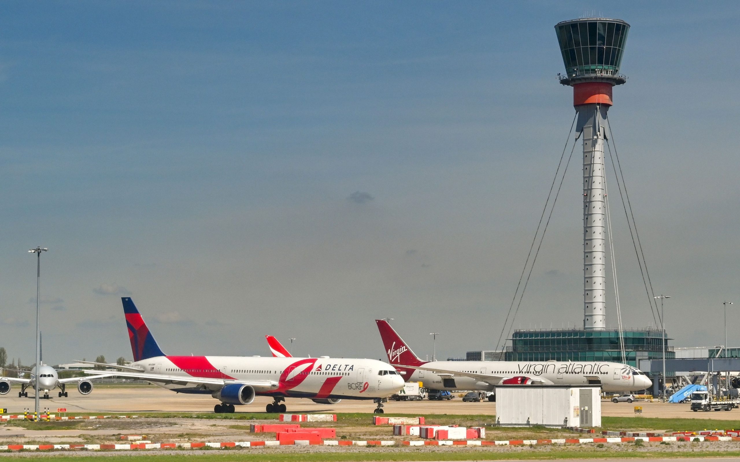 デルタエアラインとバージンアトランティックは、大西洋横断の10年間の合弁事業を祝います