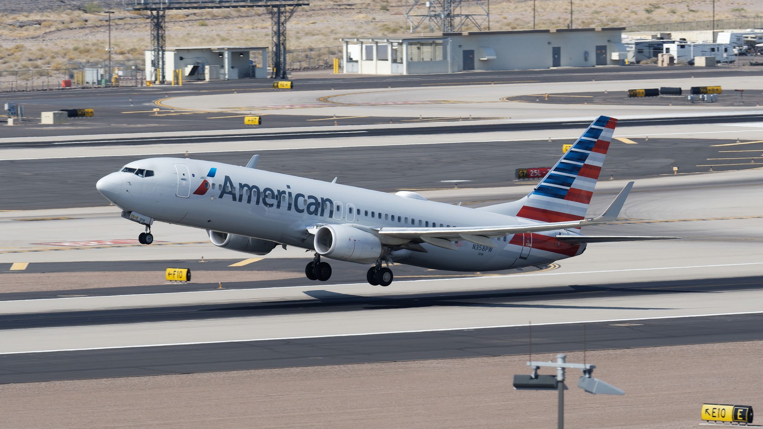 American AirlinesのシニアVPは、飛行中に乗組員サービスに苦情を申し立てています