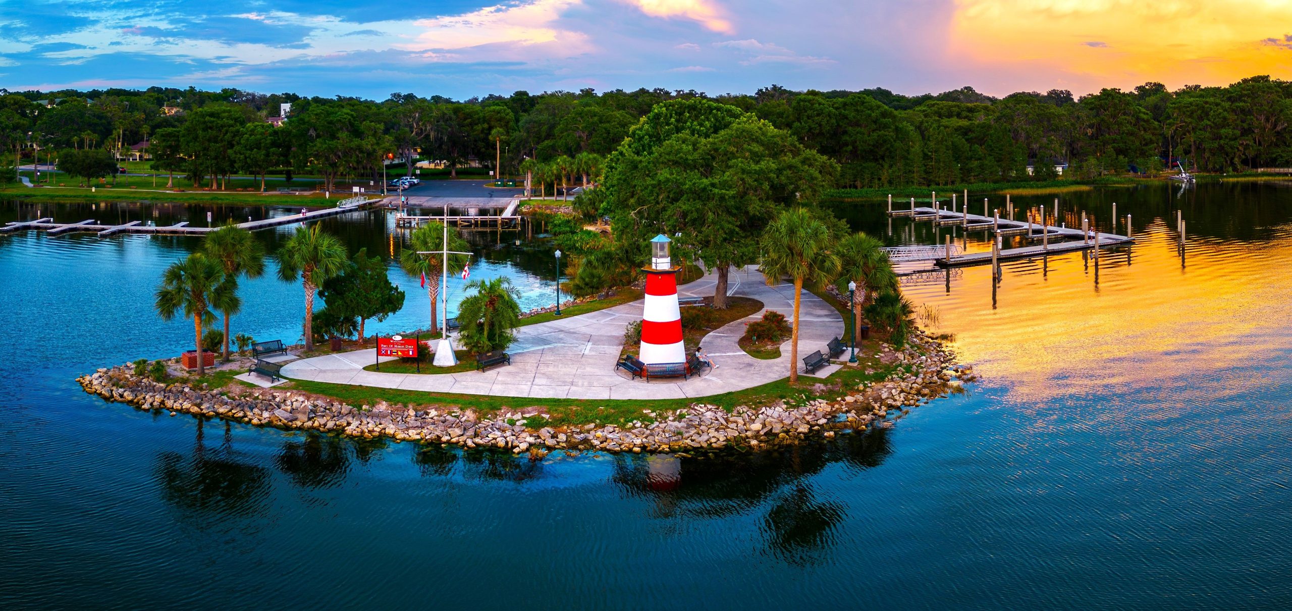 フロリダの最も友好的な小さな町は、ビーチとアミューズメントパークを越えて州の異なる側面を示しています