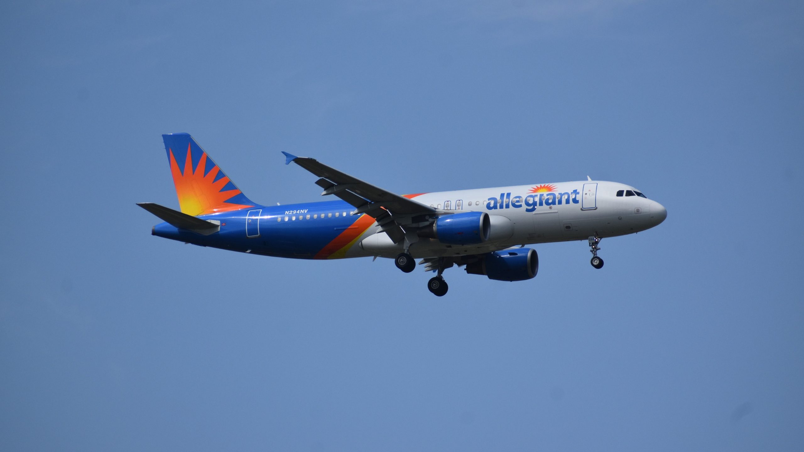 ニューヨークスチュワート国際空港から飛び出す航空会社はどれですか？