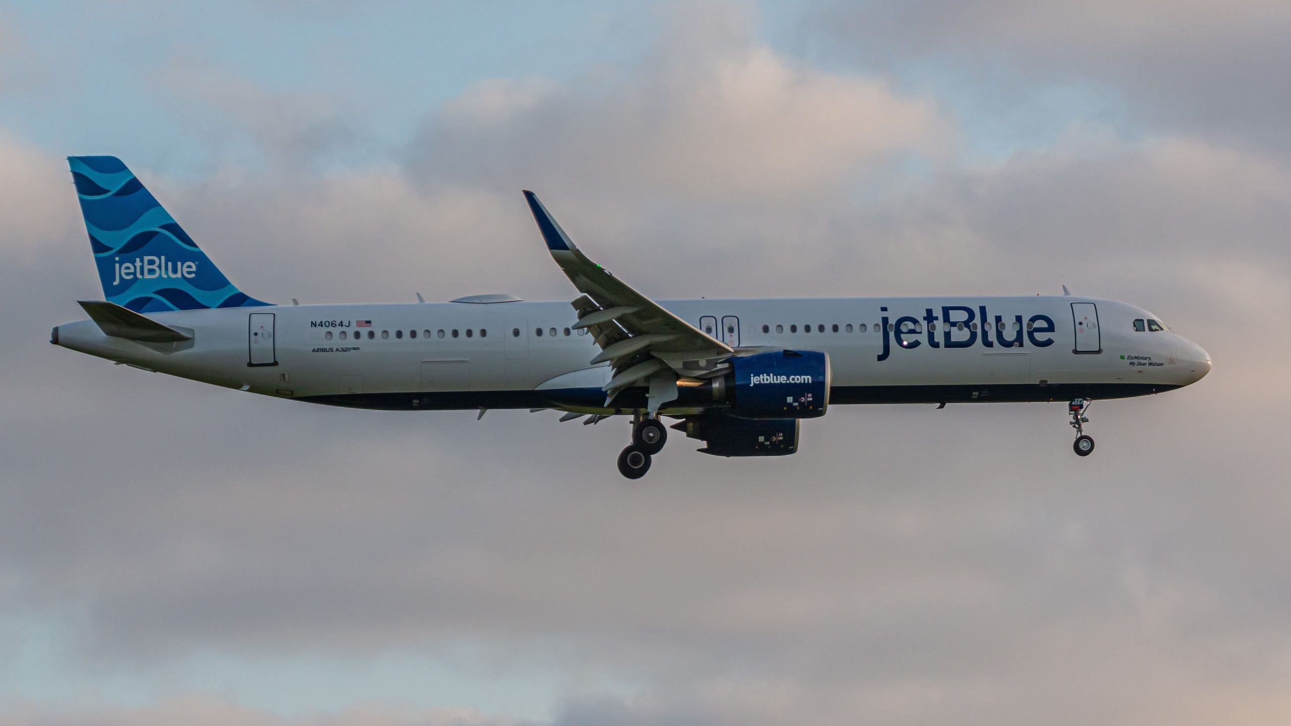 JetBlueは5つの大陸横断ルートでAirbus A321LRフライトを提供する予定です