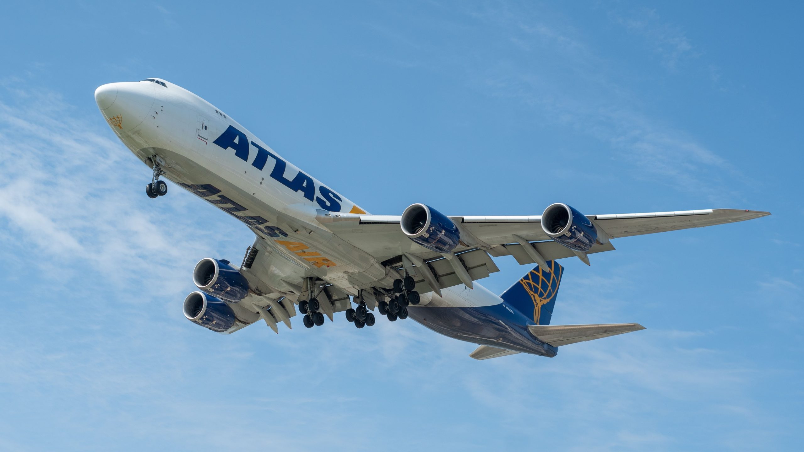Atlas Air Boeing 747は、油圧障害後に東京ナリタに戻った後、タイヤの損傷を受けます