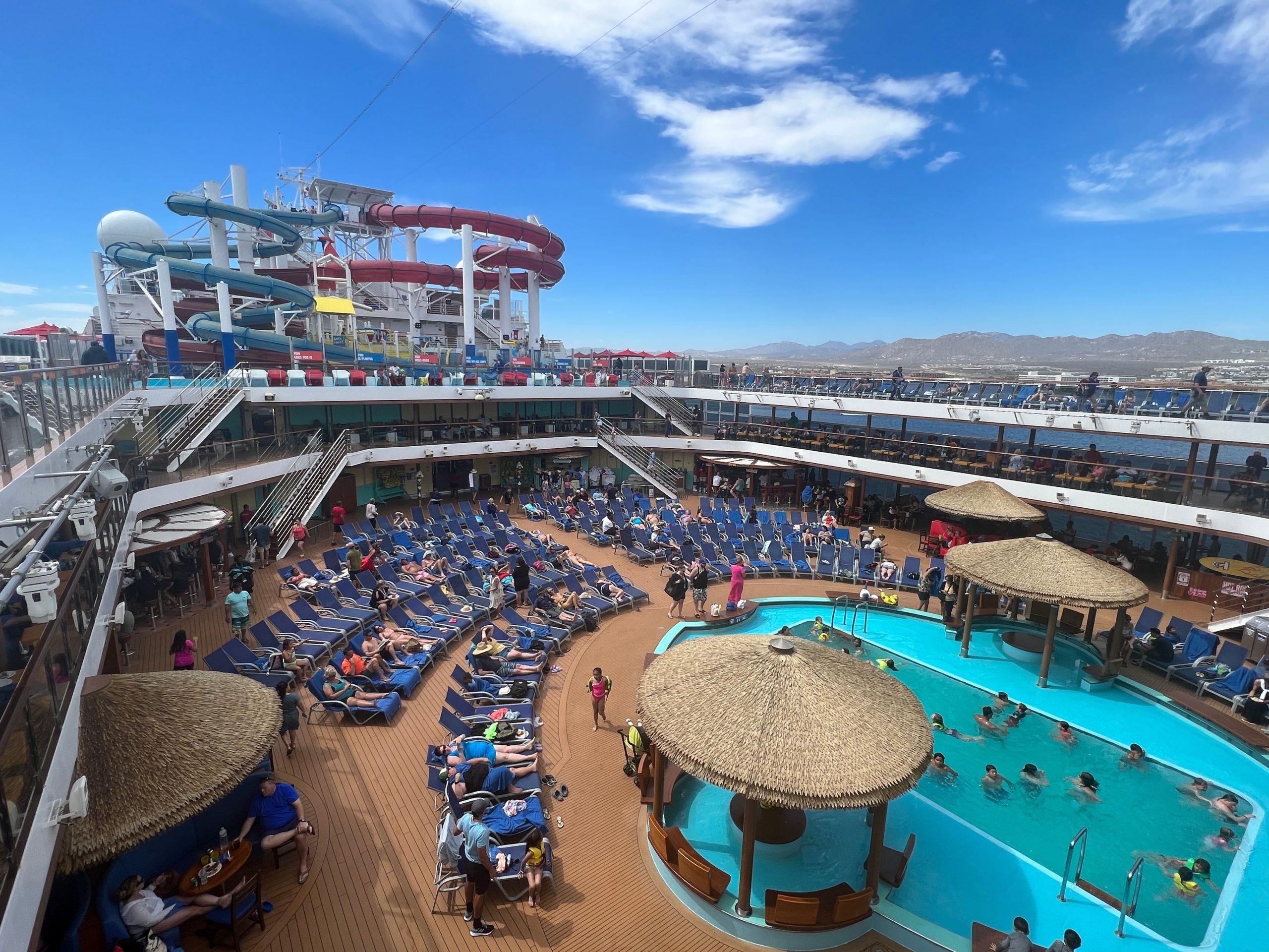 カーニバルクルーズラインは、オンボード詐欺を使用してゲストが排他的なエリアに忍び込んだ後の警告の発行