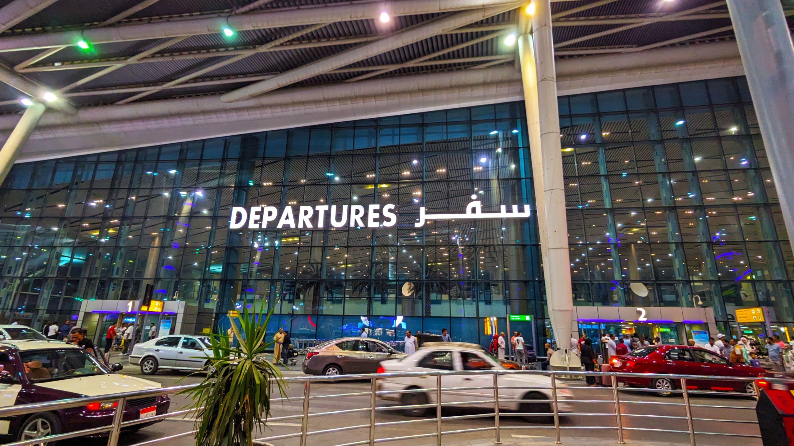 航空会社が破産を宣言した後に接地されたカイロからのフライト