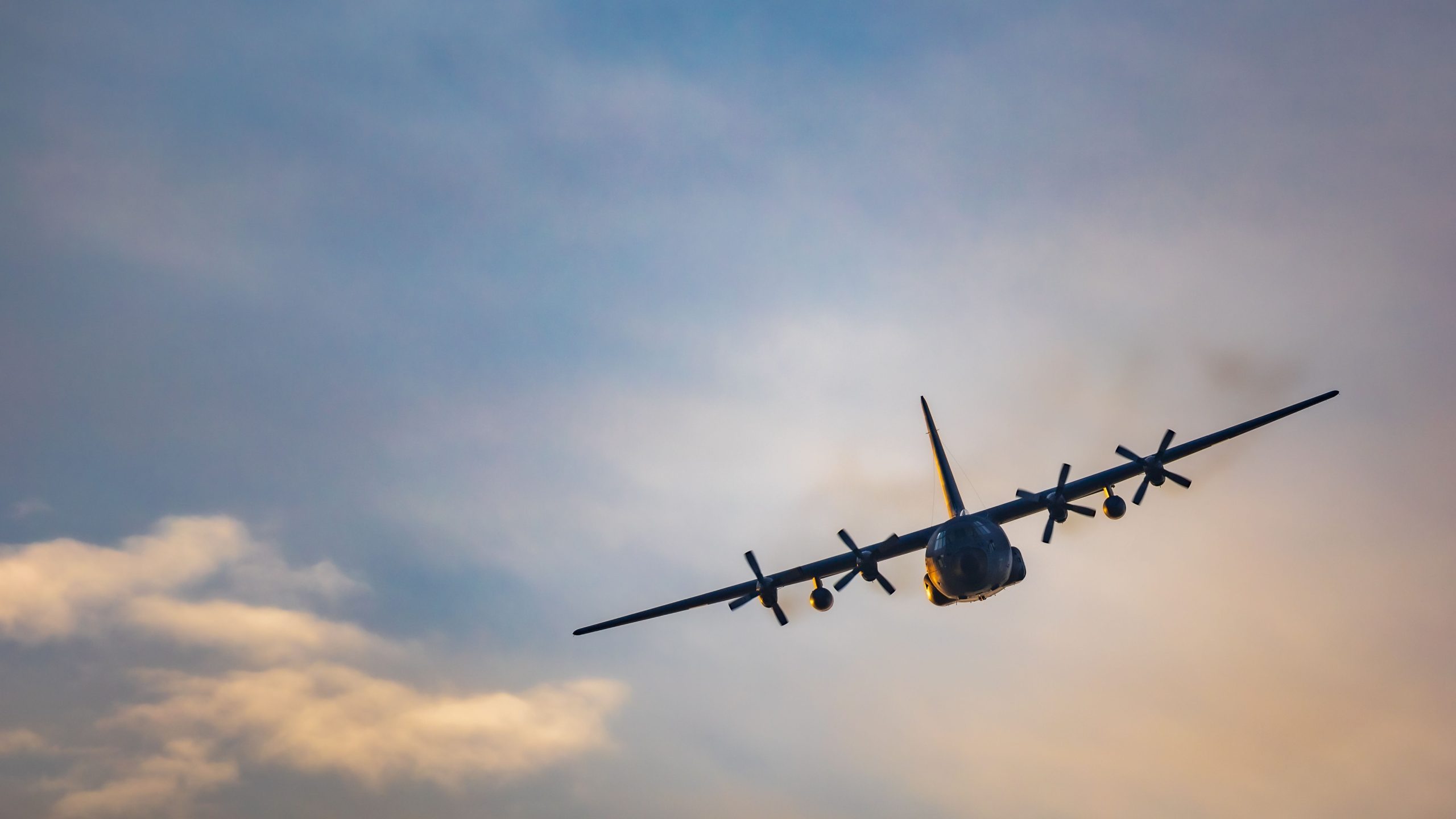 プロペラを備えた上位5つの軍の飛行機