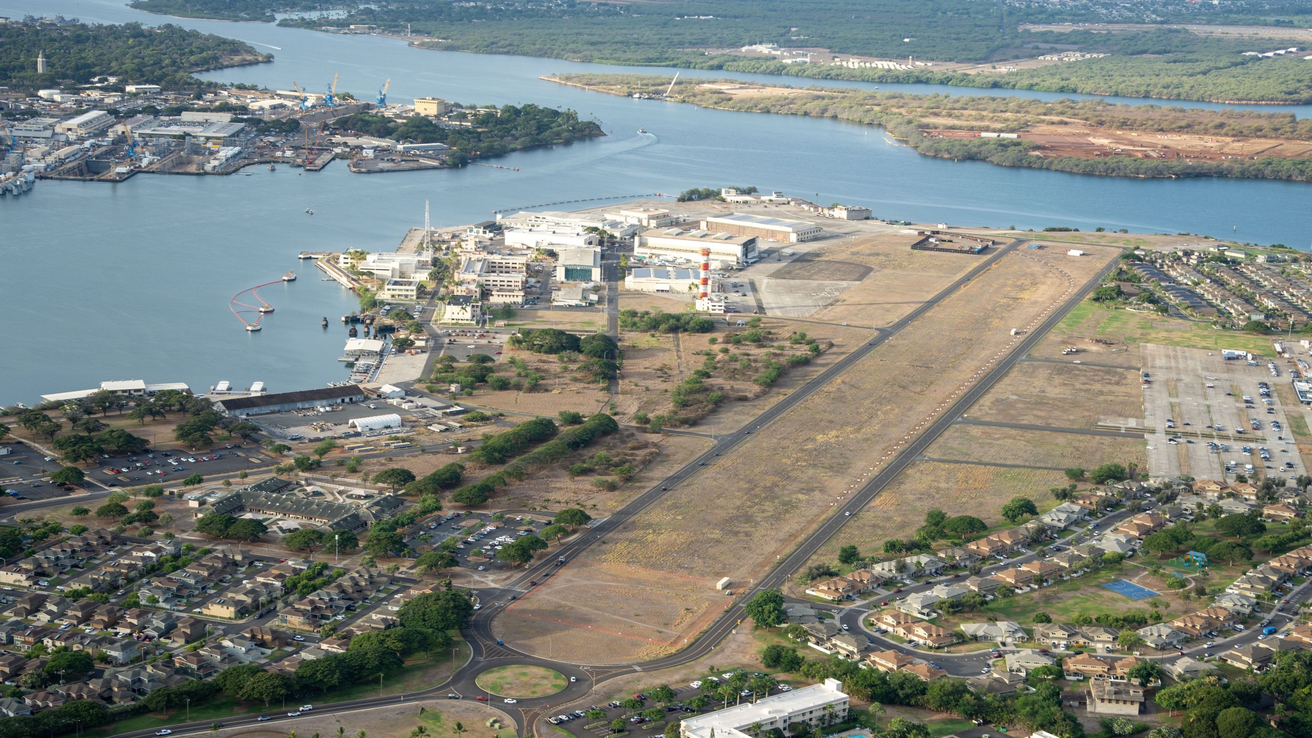 60分：パールハーバーヒッカム空軍基地でのジェット燃料汚染水についての軍事家族