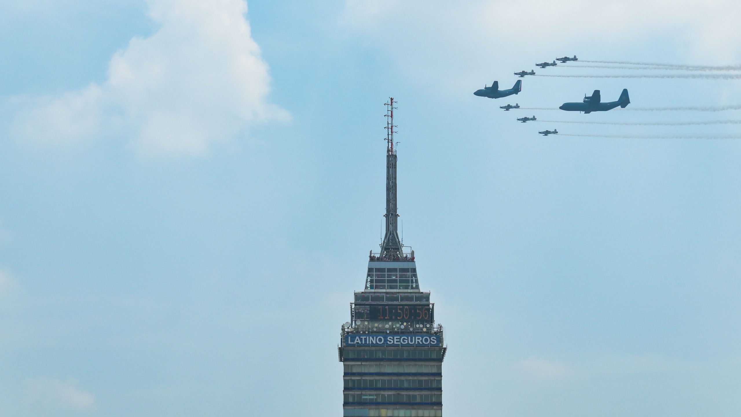 メキシコ空軍：どの航空機が飛ぶのですか？