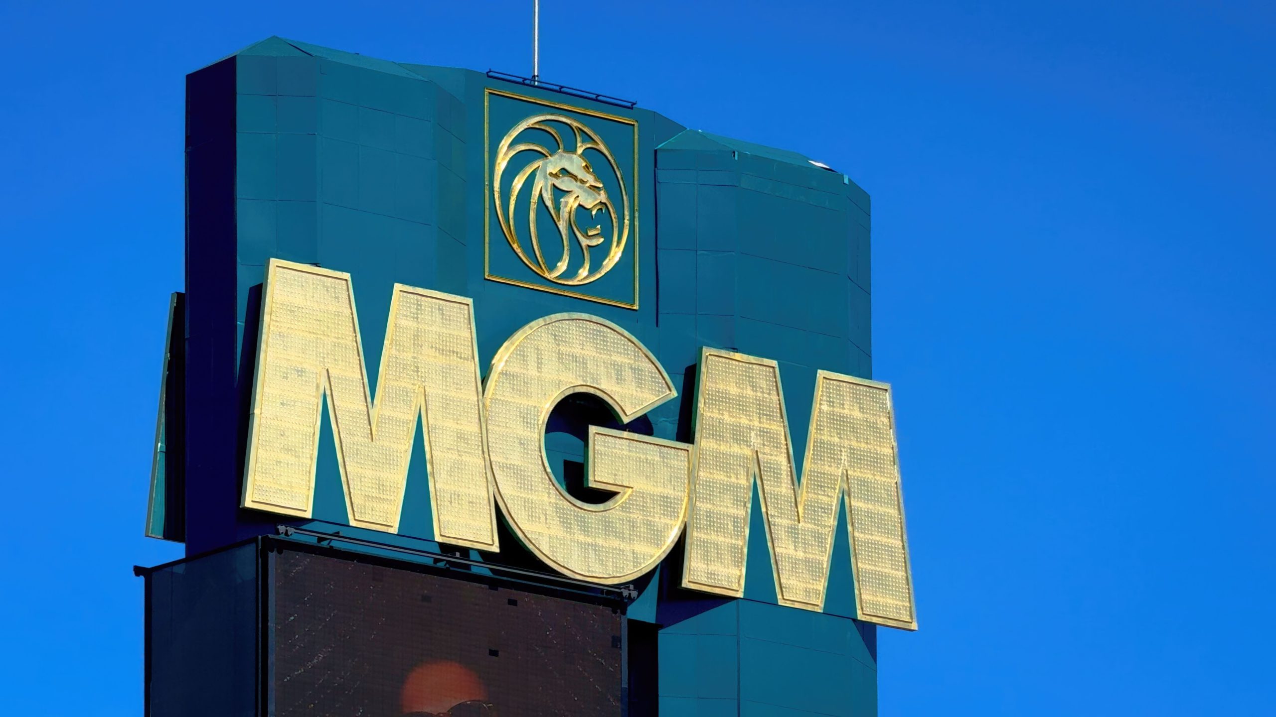 MGMの微妙な料金のスパイクは収益を増やしていますが、訪問者の間で混合反応を生み出しています