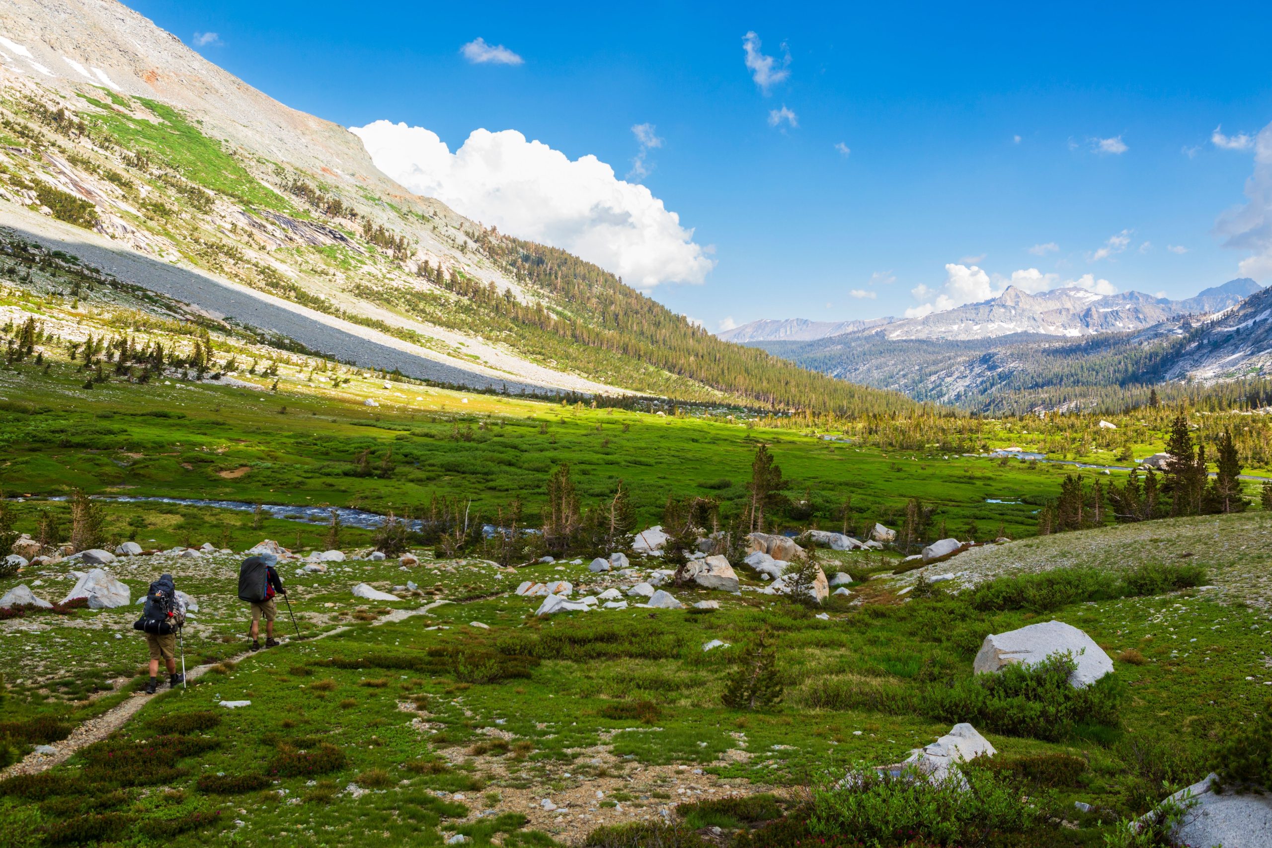 このカリフォルニアトレイルは、シエラネバダで秘密のヨセミテバレーに似ています