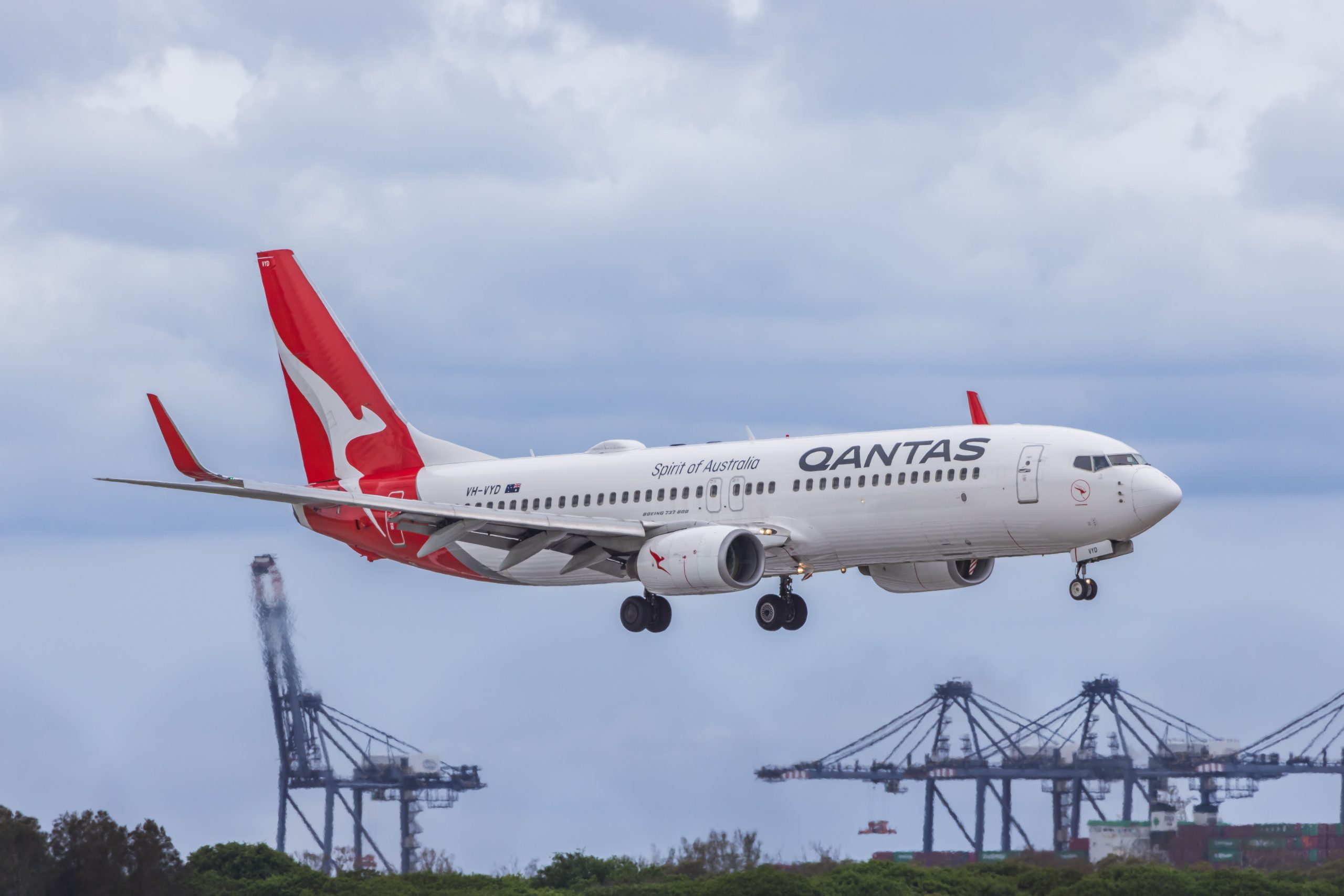 Qantas FY24 Profit Slides CEOがバランスを目指しているため28％