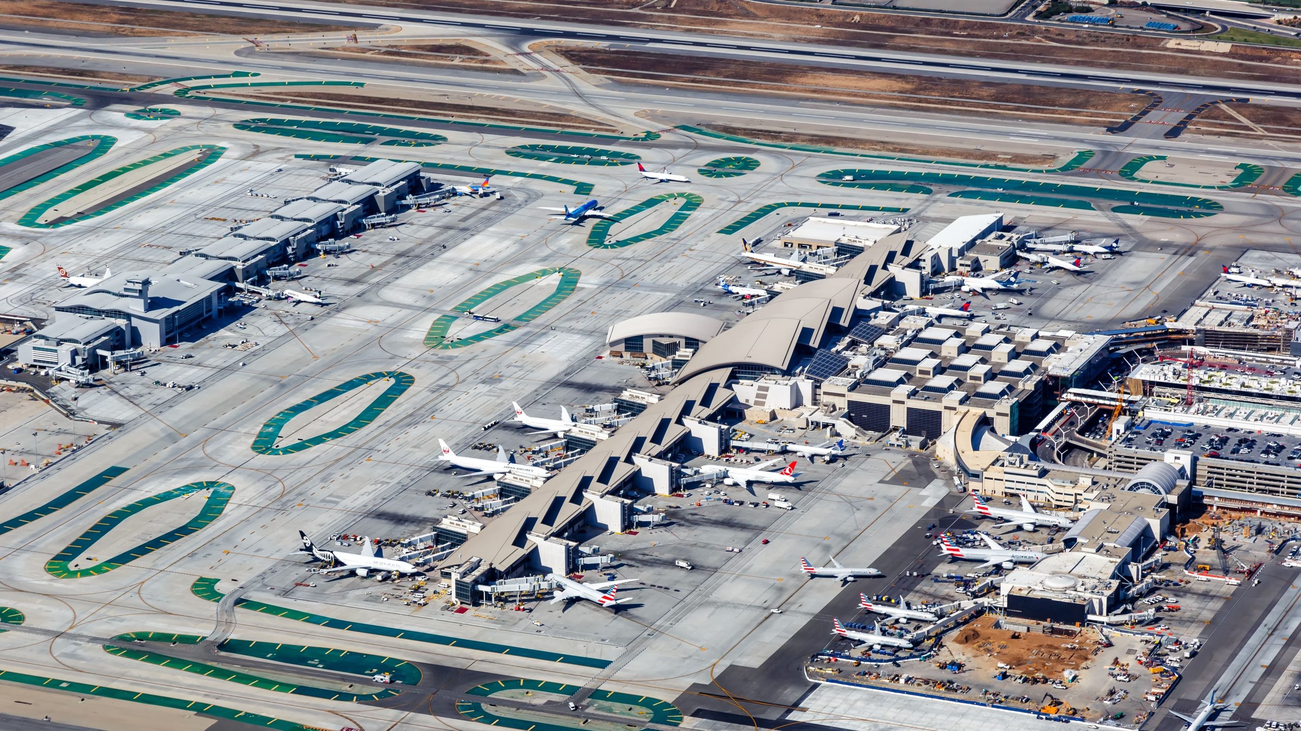 LAXで積み込まれたピストルに巻き込まれた後、20ヶ月の刑を宣告されたラッパーの「ファットマネー」