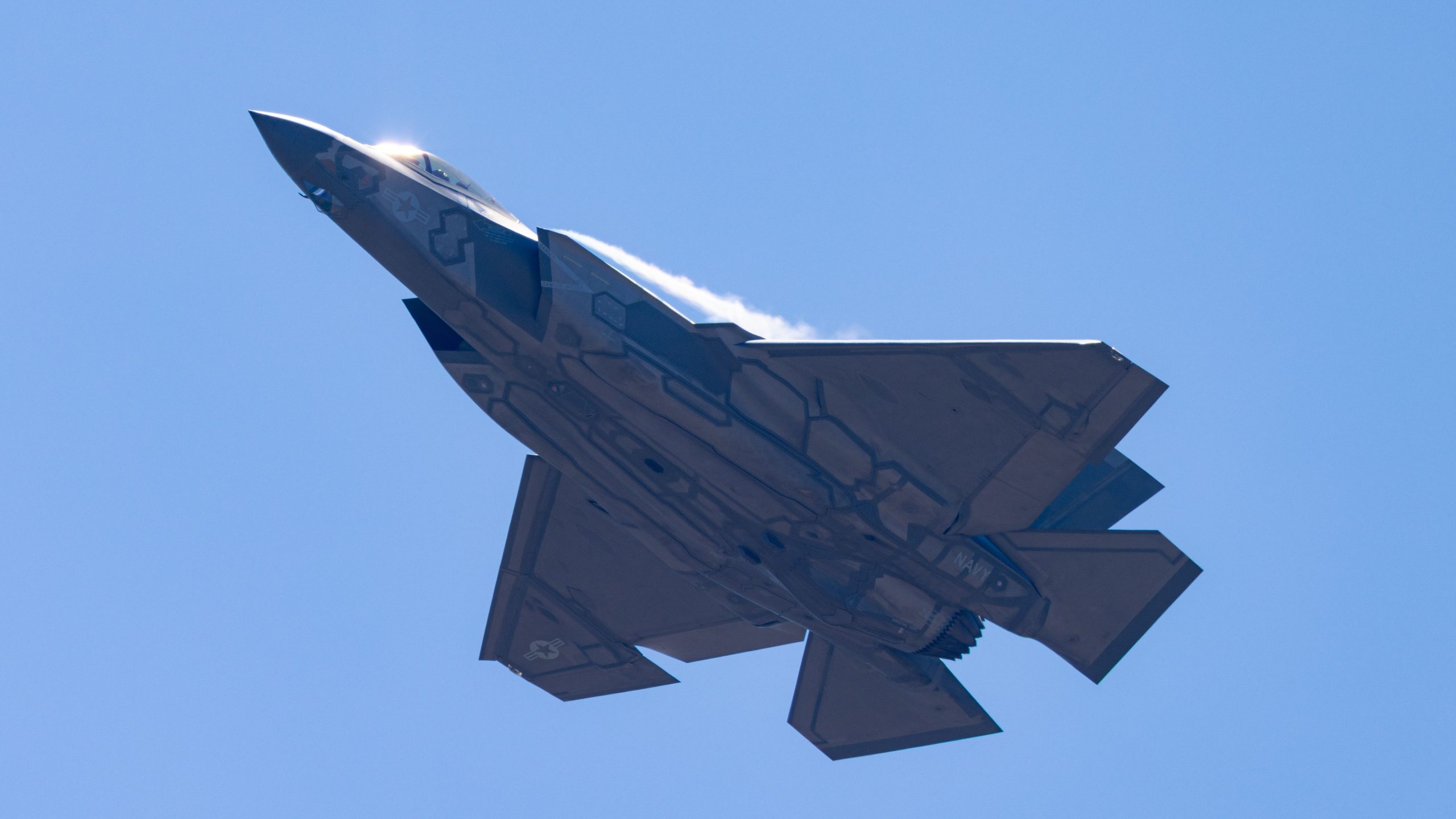 空軍の秘書の下で、米軍における女性の貢献を称賛する