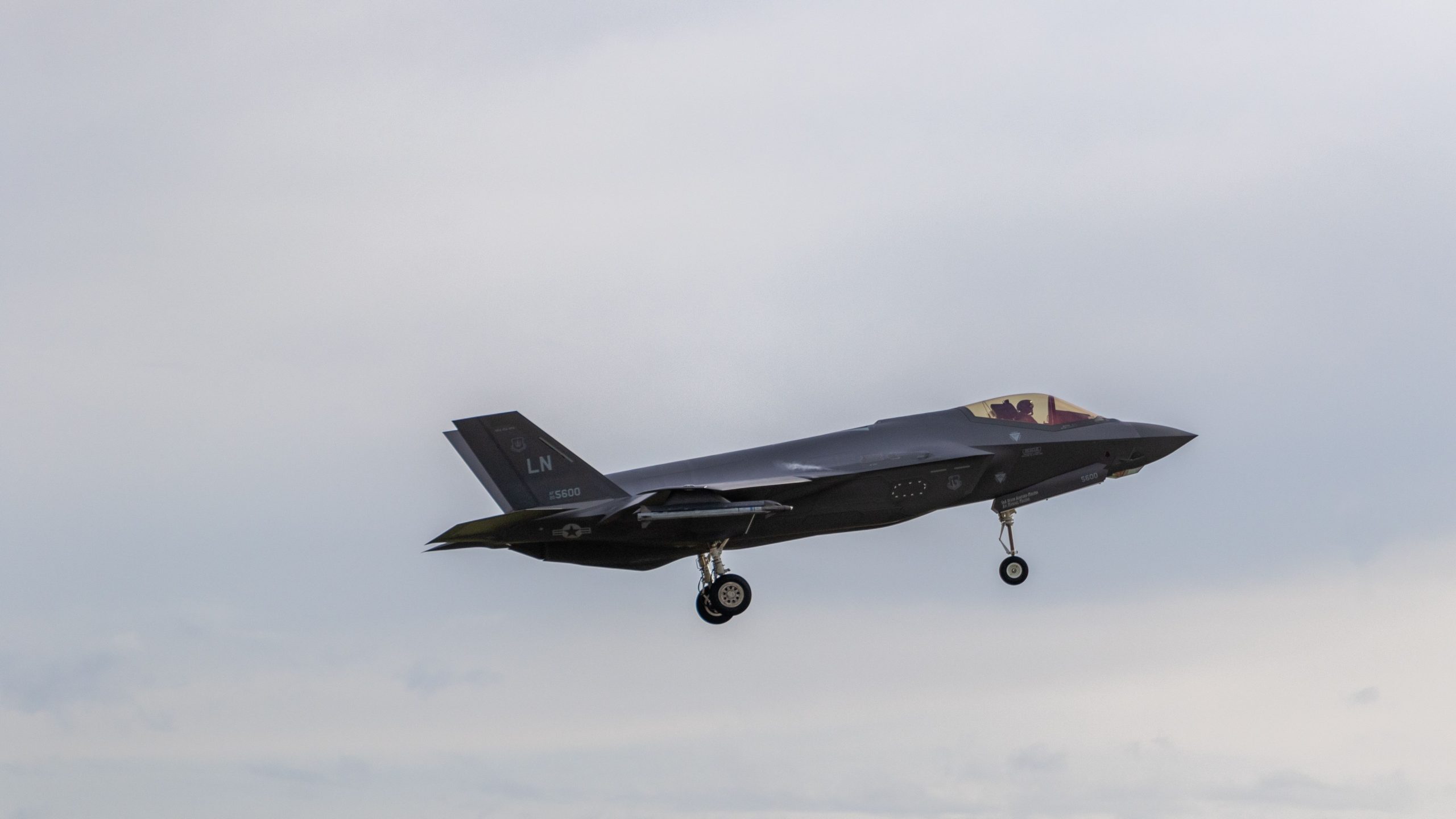 英国は、予算の懸念の中でF-35ファイタージェット購入をバックトラックすることができます