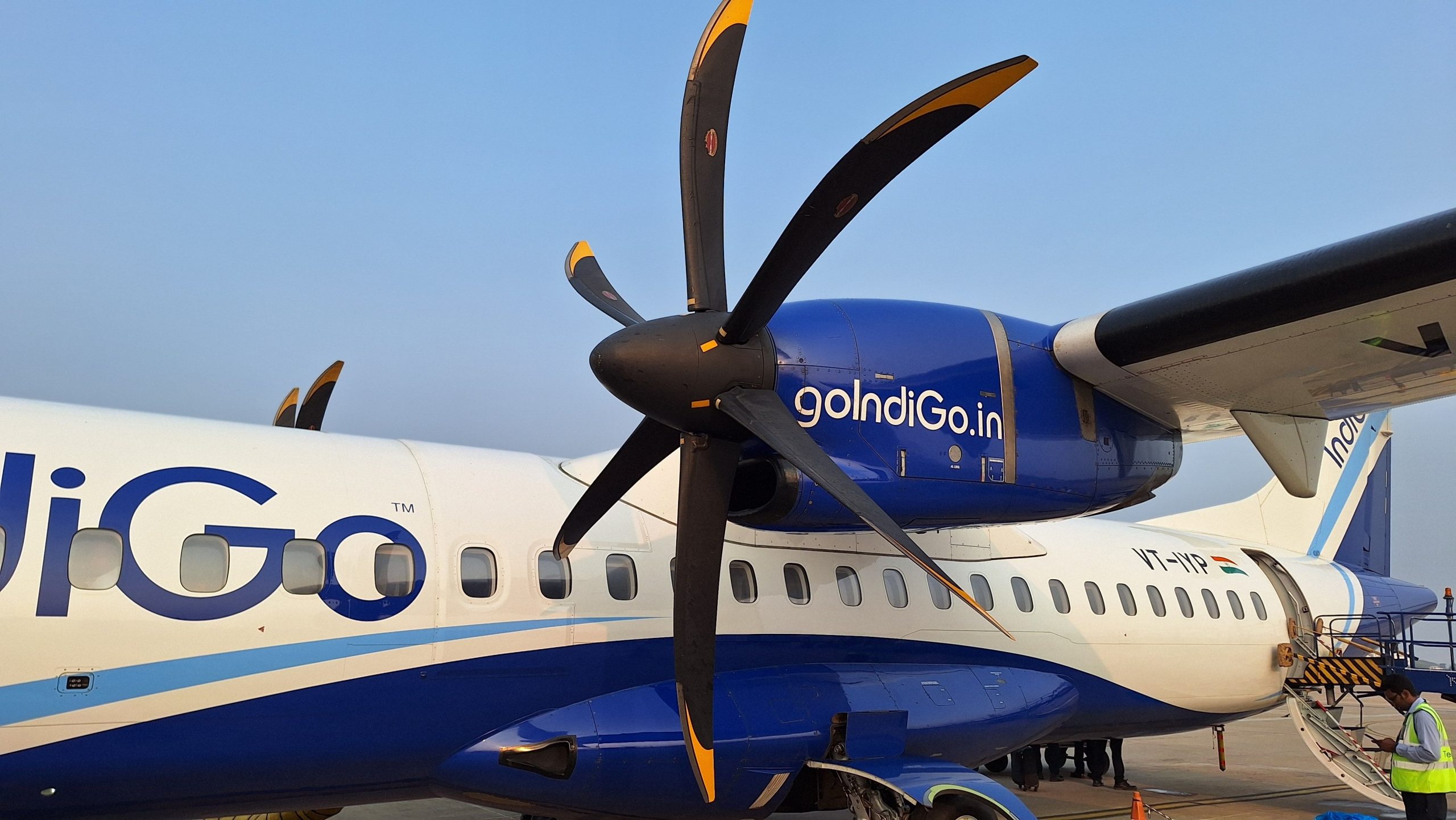 爆弾の脅威：ATR-72 Lavatoryで見つかったメモに続いて、Indigo Flights迂回