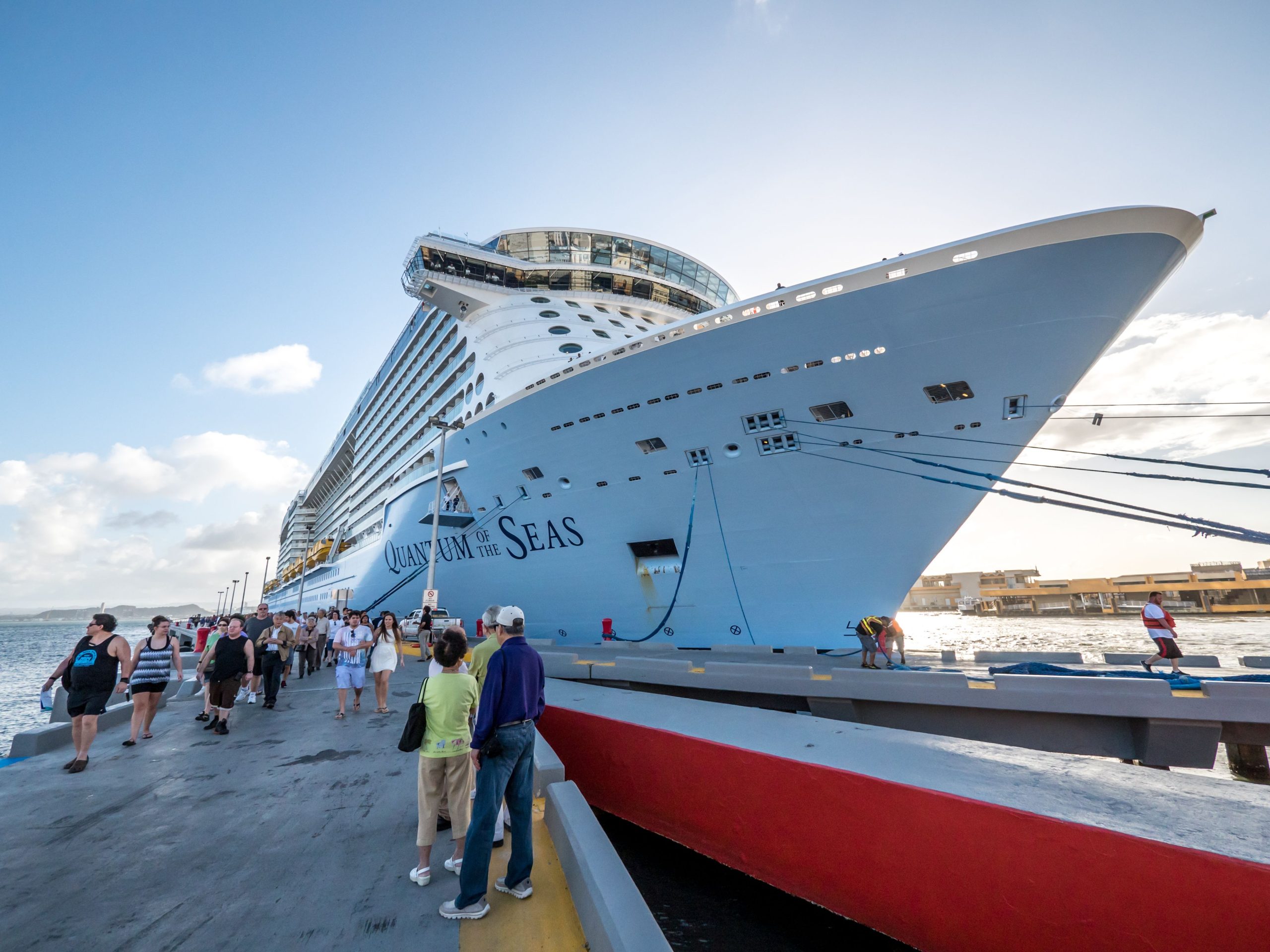 ロイヤルカリビアンは、クルーズポートが旅行者を困らせ続けているため、拡張キャンセルを発表します