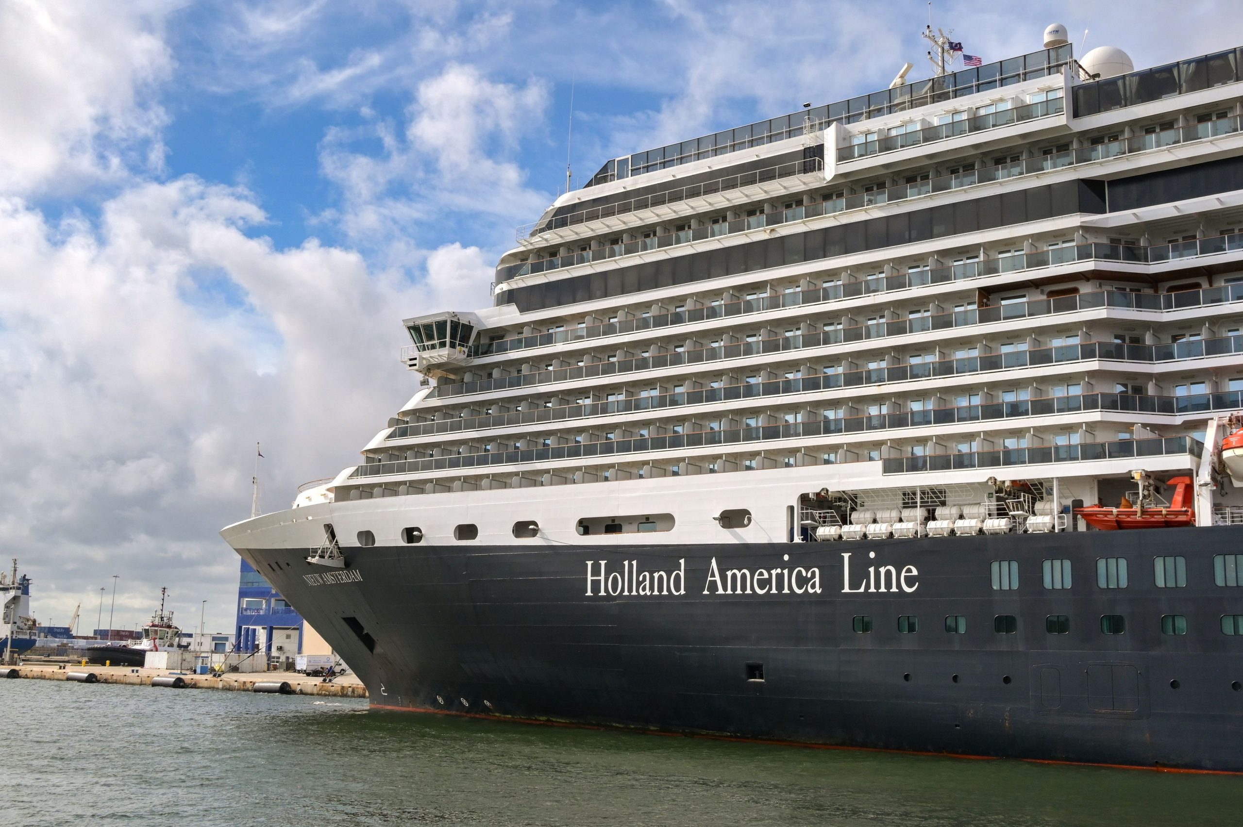 169人が病気にかかった後、クルーズ船はポートエバーグレーズにドックします