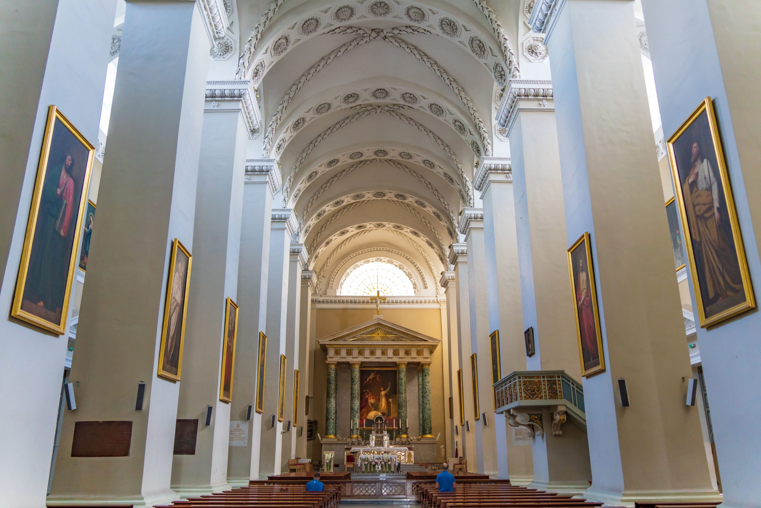 第二次世界大戦中に隠された宝物は、ついにヴィリニウス大聖堂の下で発見されました