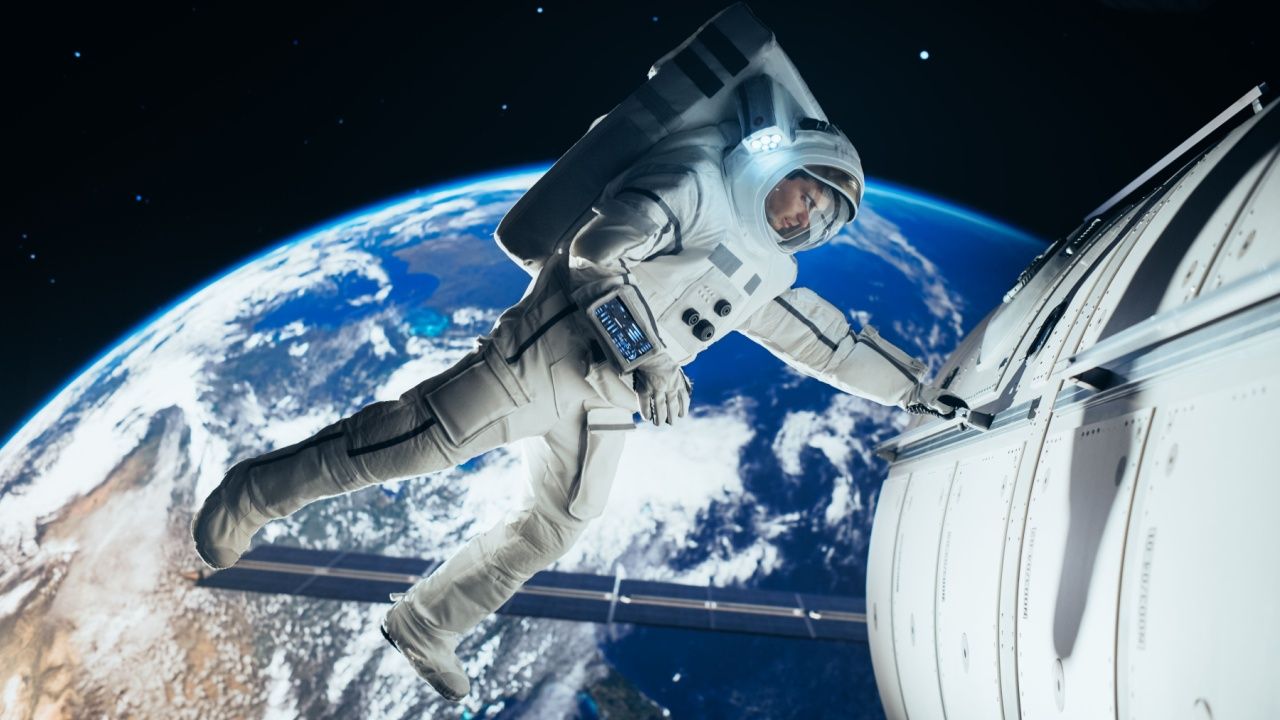 SpaceX Crew Dragonの発売は、1回目のプライベートスペースウォークで億万長者のために本日予定されています