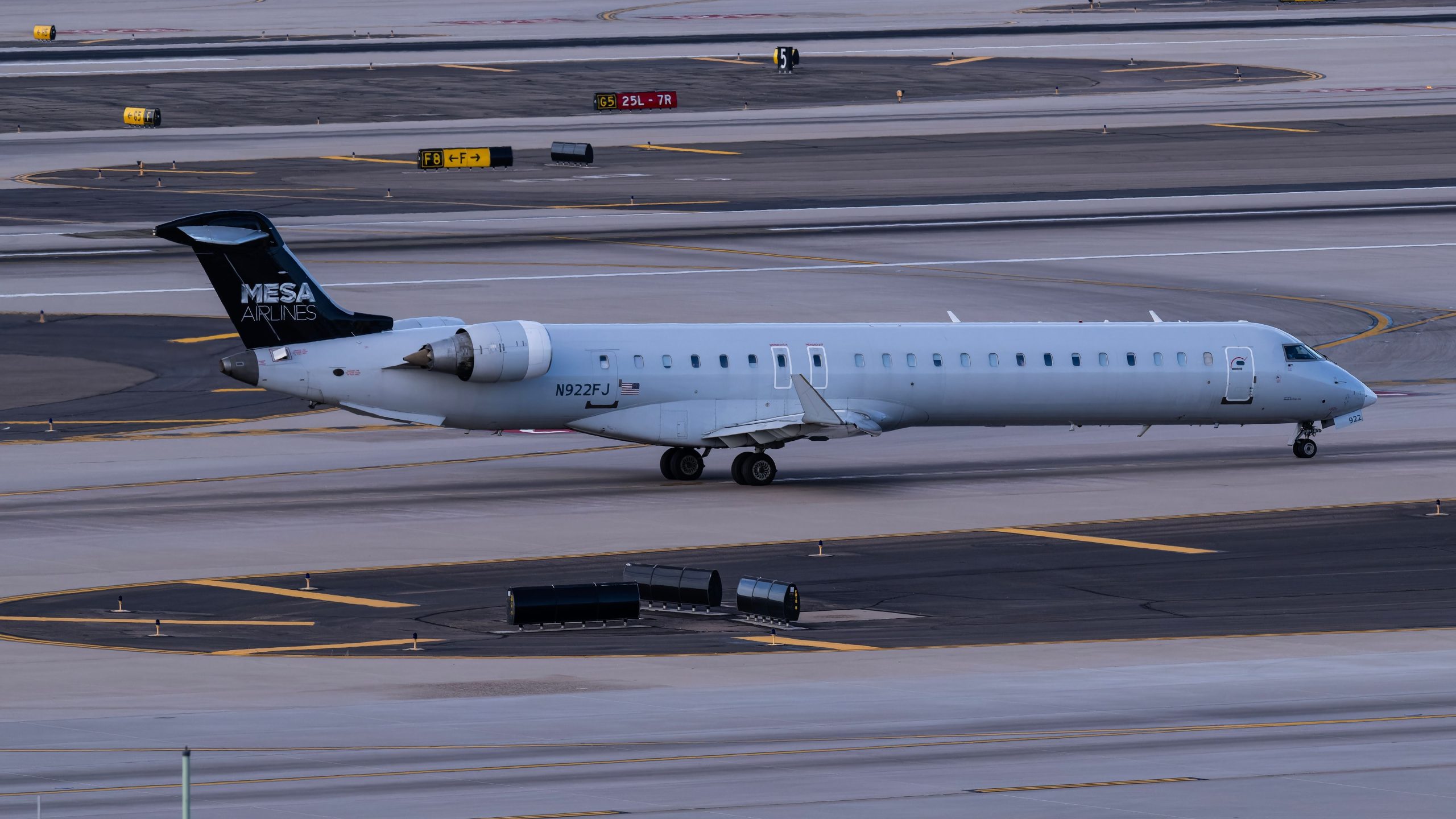 Mesa Airlinesは、United AirlinesがCRJ900の退職を加速するにつれて、パイロットリコールを開始します