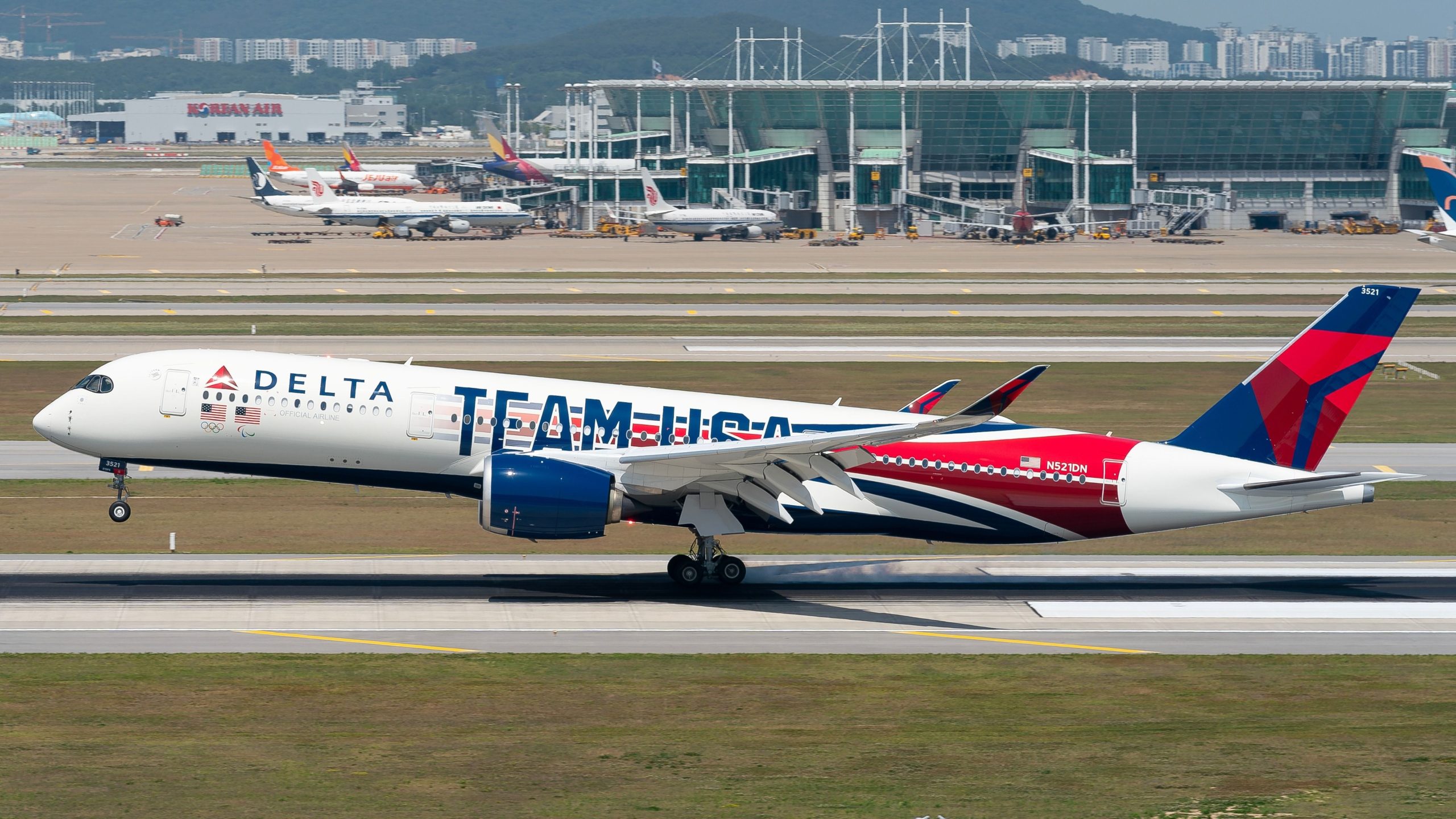 「人々はパリに行きません」：なぜデルタ航空のCEOが1億ドルを失ったことでオリンピックを非難しているのですか？