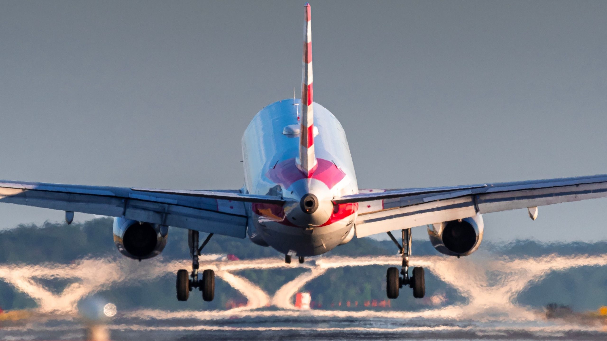 レーガン国立空港は昨年2つの緊密な事件がありました