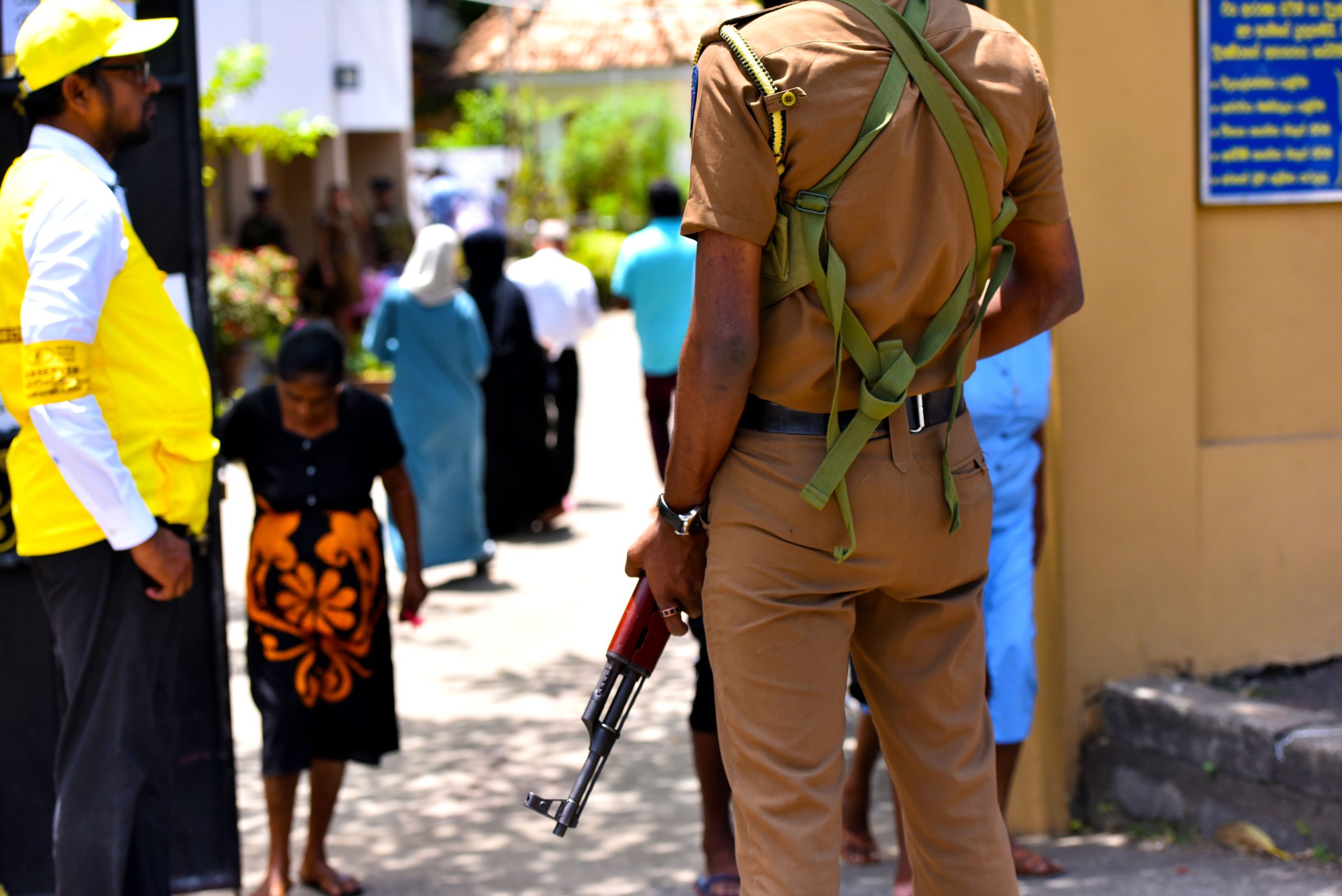 スリランカの観光テロリストの脅威の中で、4か国の旅行勧告が残っています：3人が逮捕されました