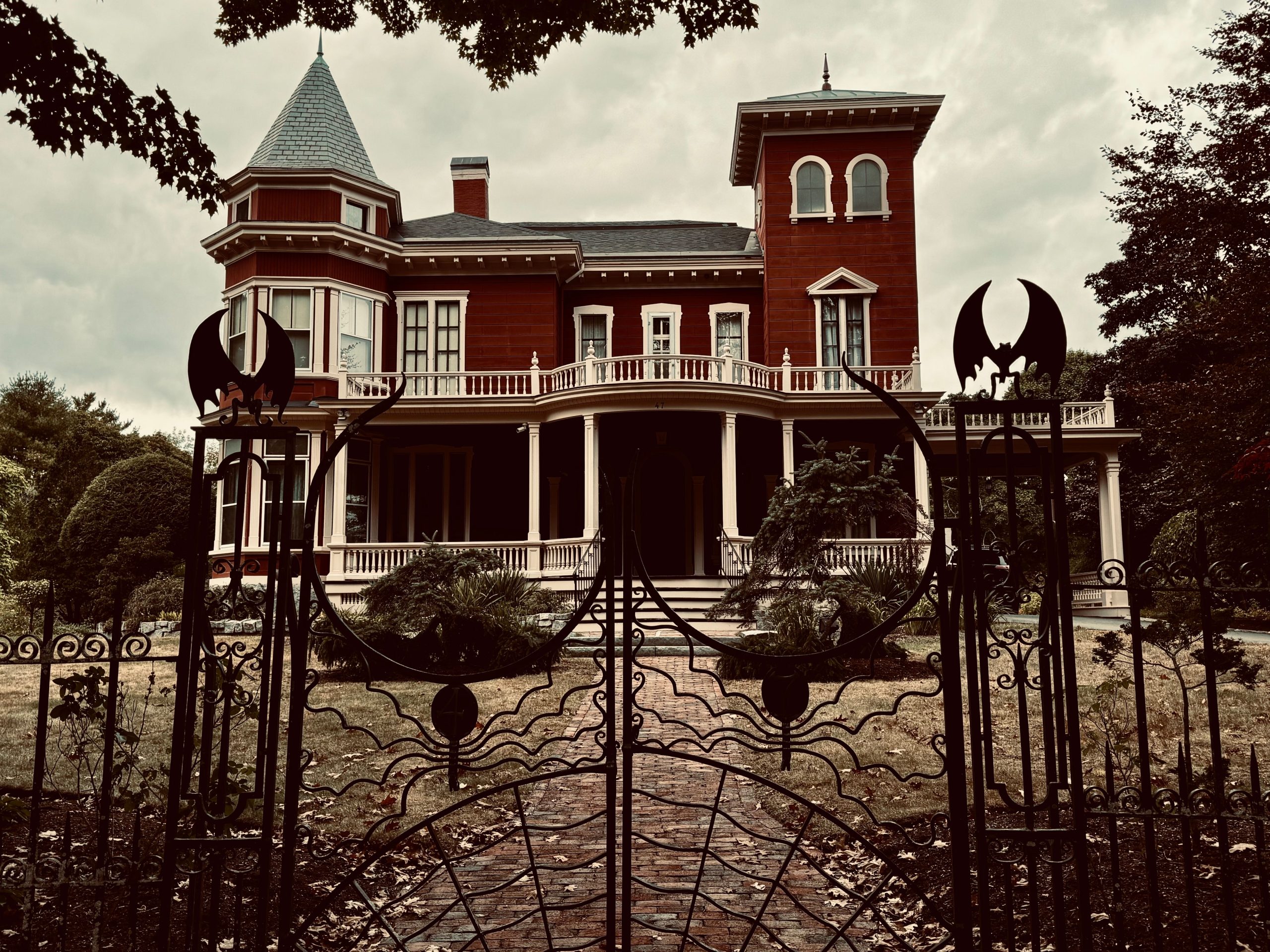 スティーブンキングの家はまさにあなたが期待するものです（そしてあなたは実際に訪れることができます）