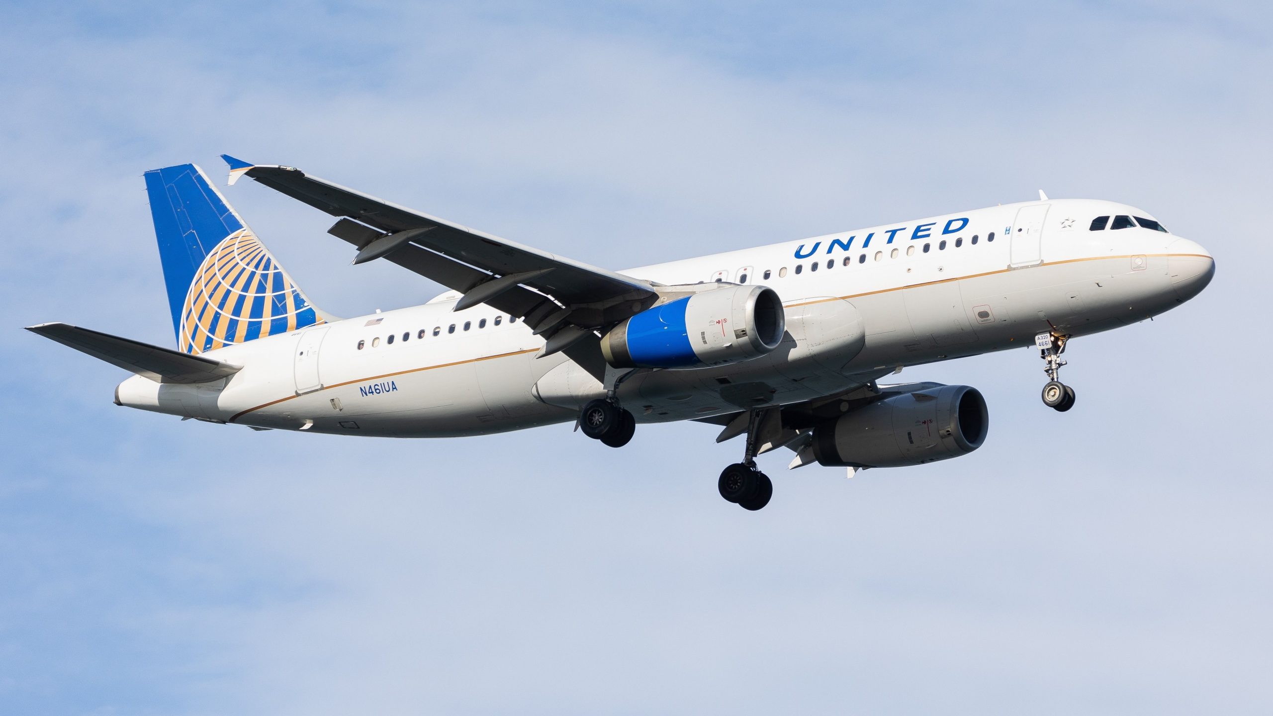 火山灰はユナイテッド航空のエアバスA320をヒューストンに戻すように促します