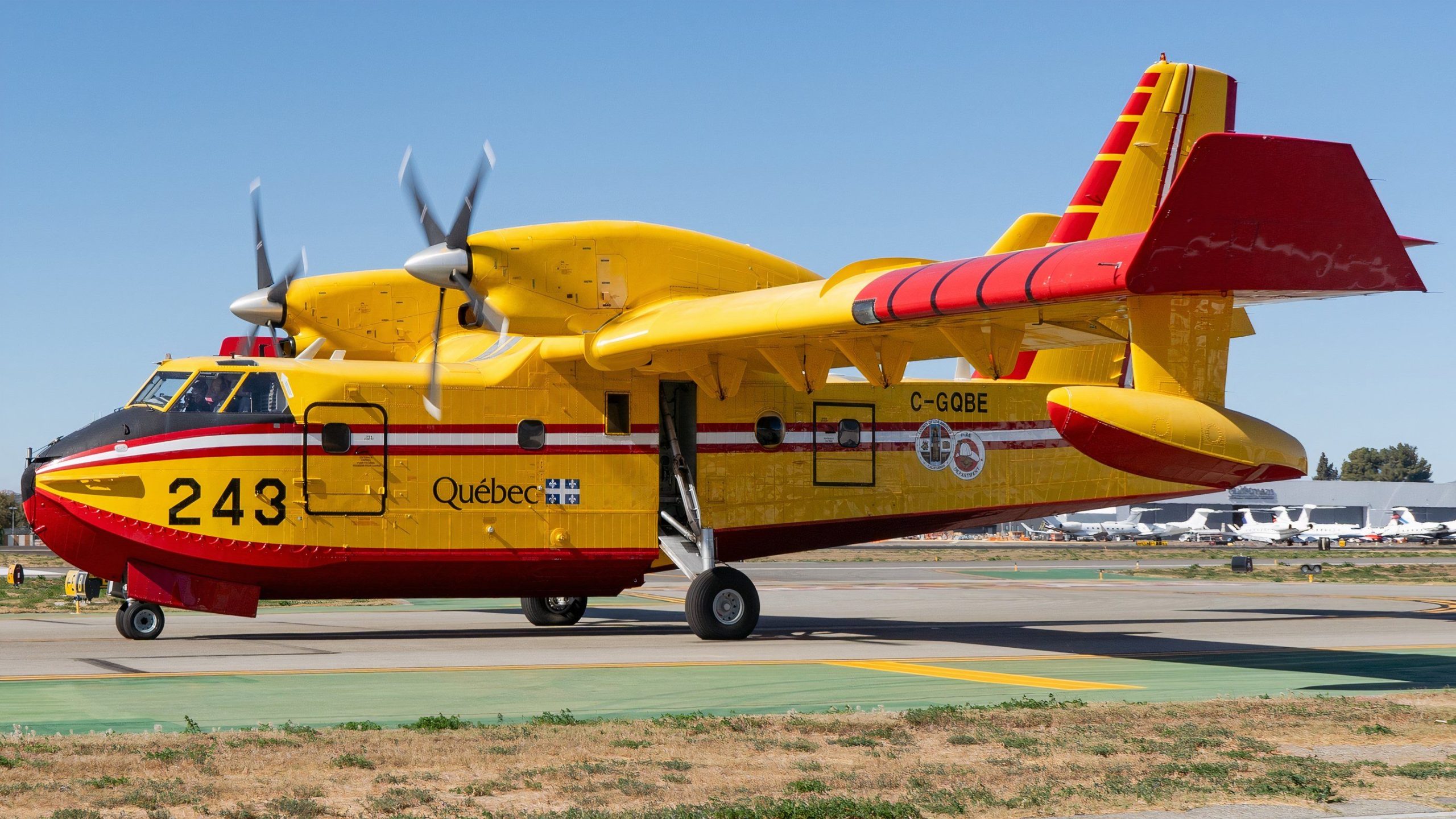 ドローンの衝突後にロサンゼルスの火災が損傷した空中superscooper