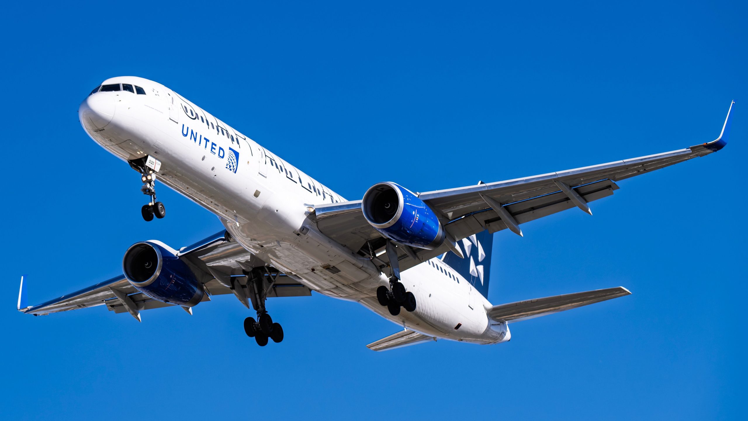 FAAは、Rolls-Royceエンジンを搭載したボーイング757の過熱リスクに関する懸念を引き起こします