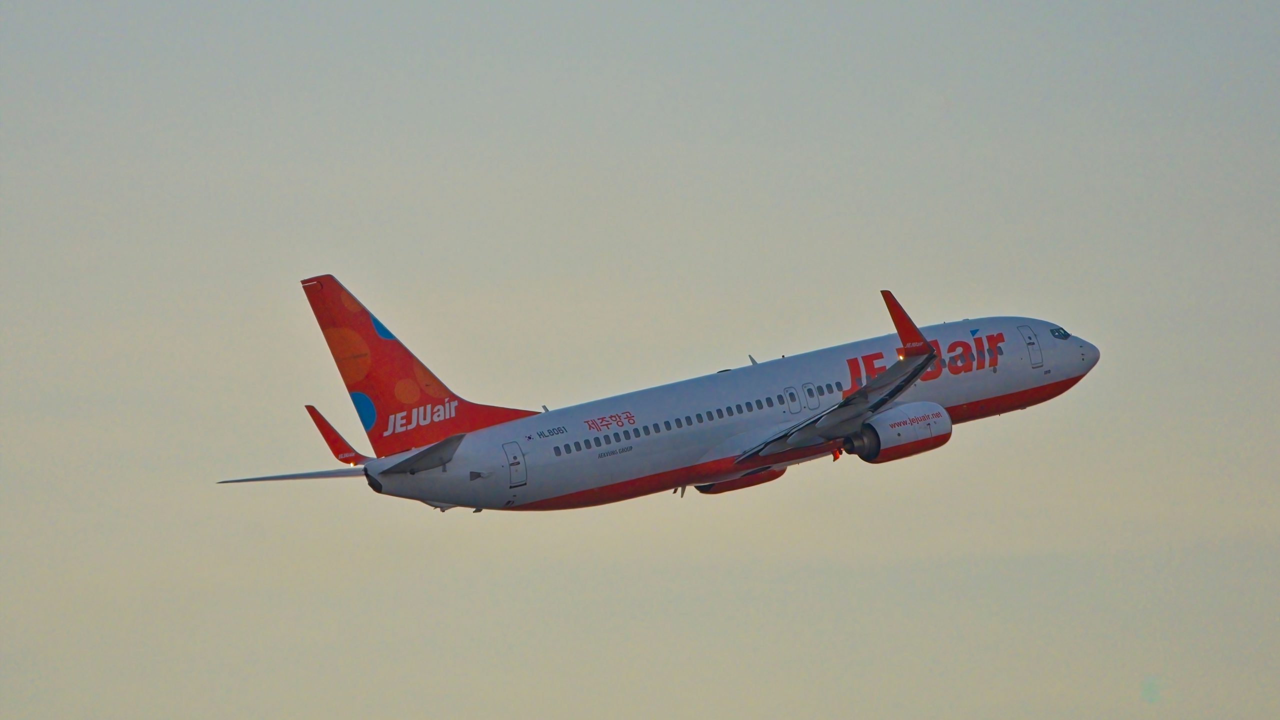 済州航空事故：警察の襲撃ムアン空港は、専門家の過失の容疑でムアン空港を襲撃します