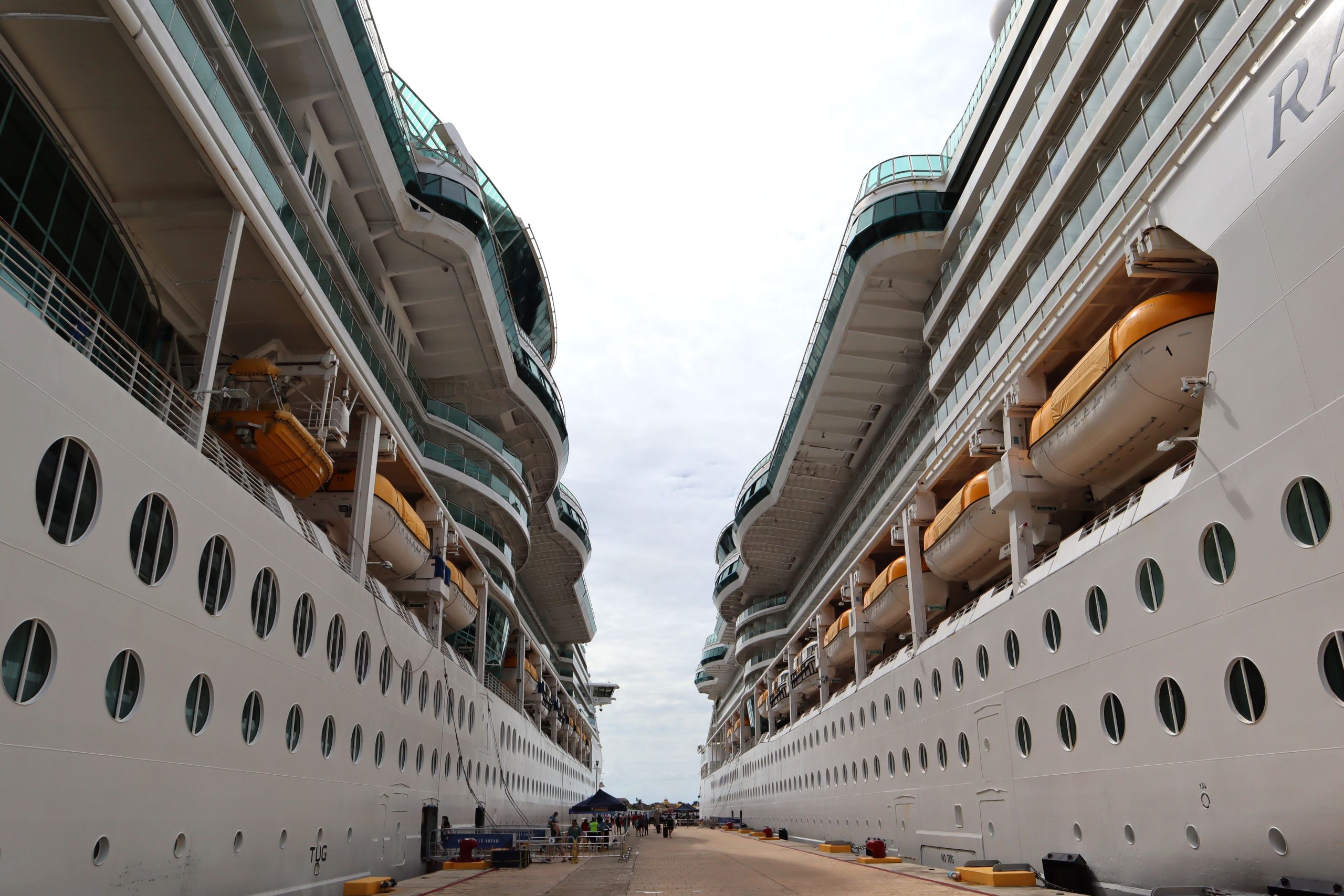 ロイヤルカリビアンのキャンセルされたクルーズポートはついに戻る道にあります