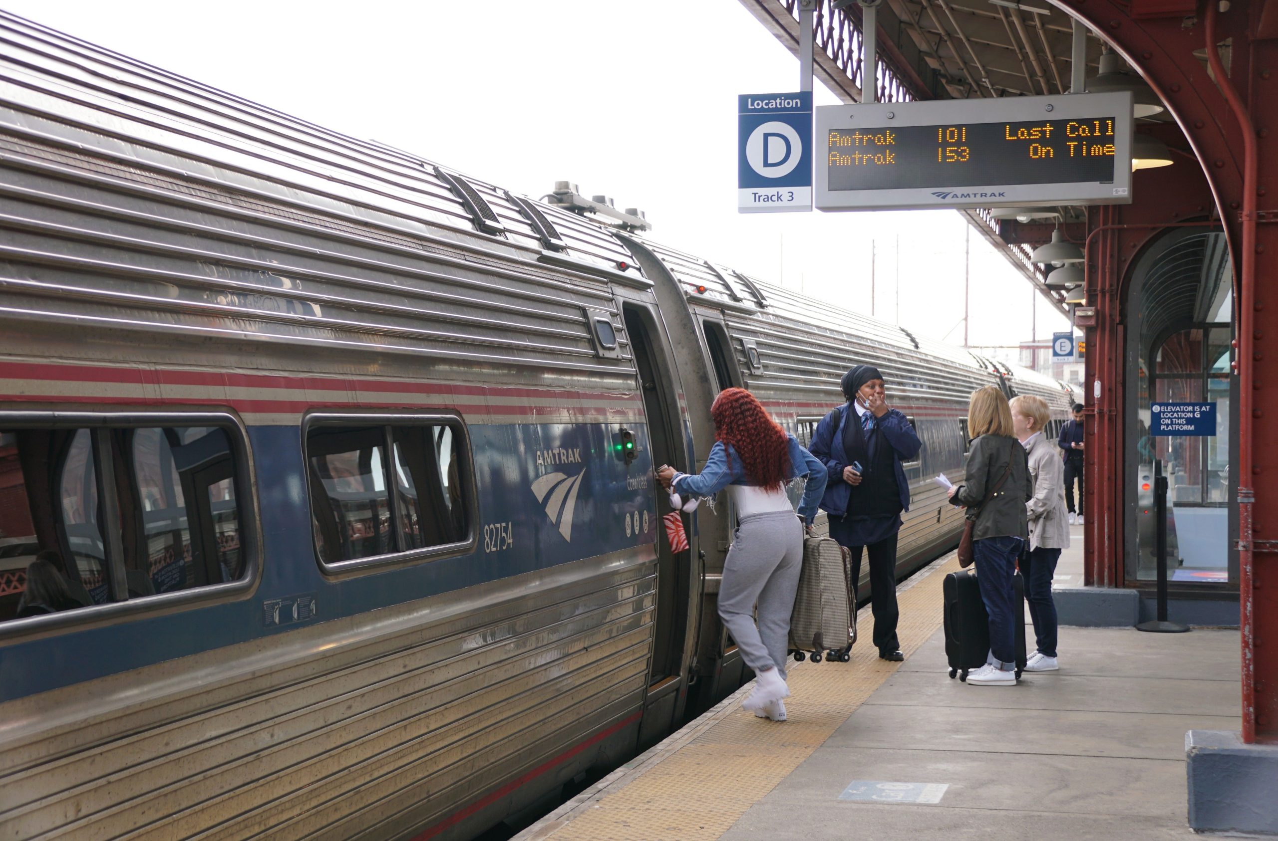 苦労しているステーションがシャットダウンを避け、代わりにアップグレードを選択するので、アムトラックの乗客は喜ぶ