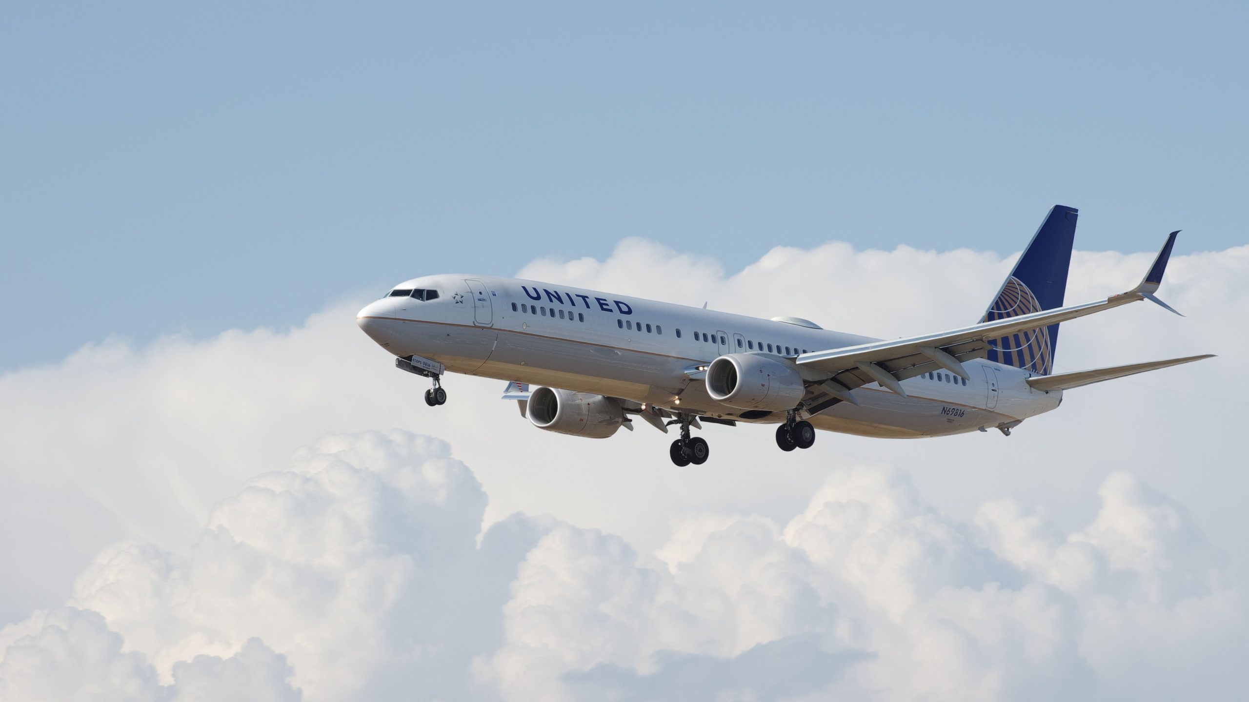 ユナイテッド航空のみに影響を与える地上停止は、ニューアークリバティ国際空港での400以上のフライトに影響を与えます